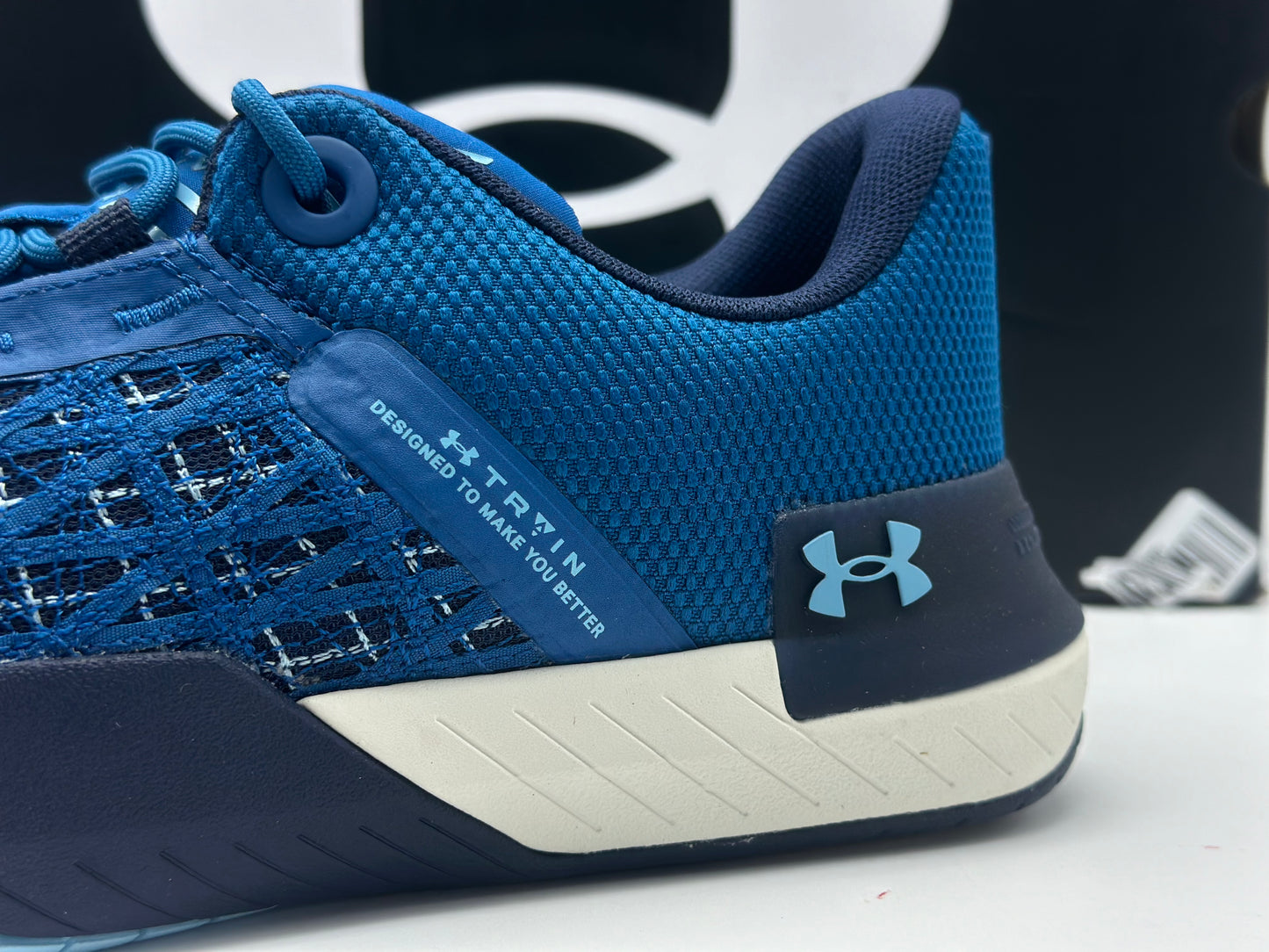 Chaussure de training UA TriBase pour homme neuves et authentique taille 43