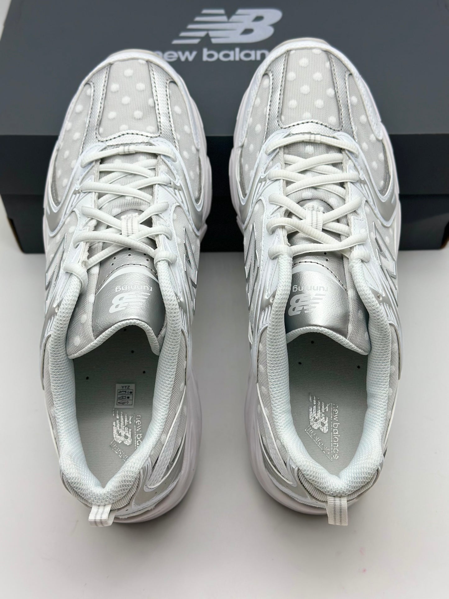 New Balance 530 Gris Argent taille 43