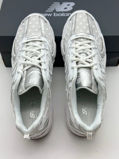 New Balance 530 Gris Argent taille 43