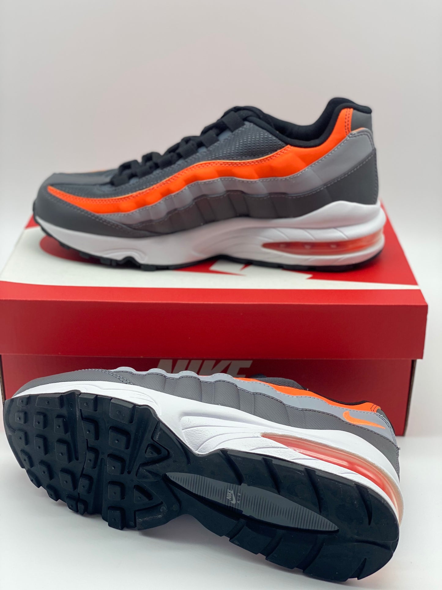 Basket Nike AIR MAX Junior taille 38,5 neuve et authentique