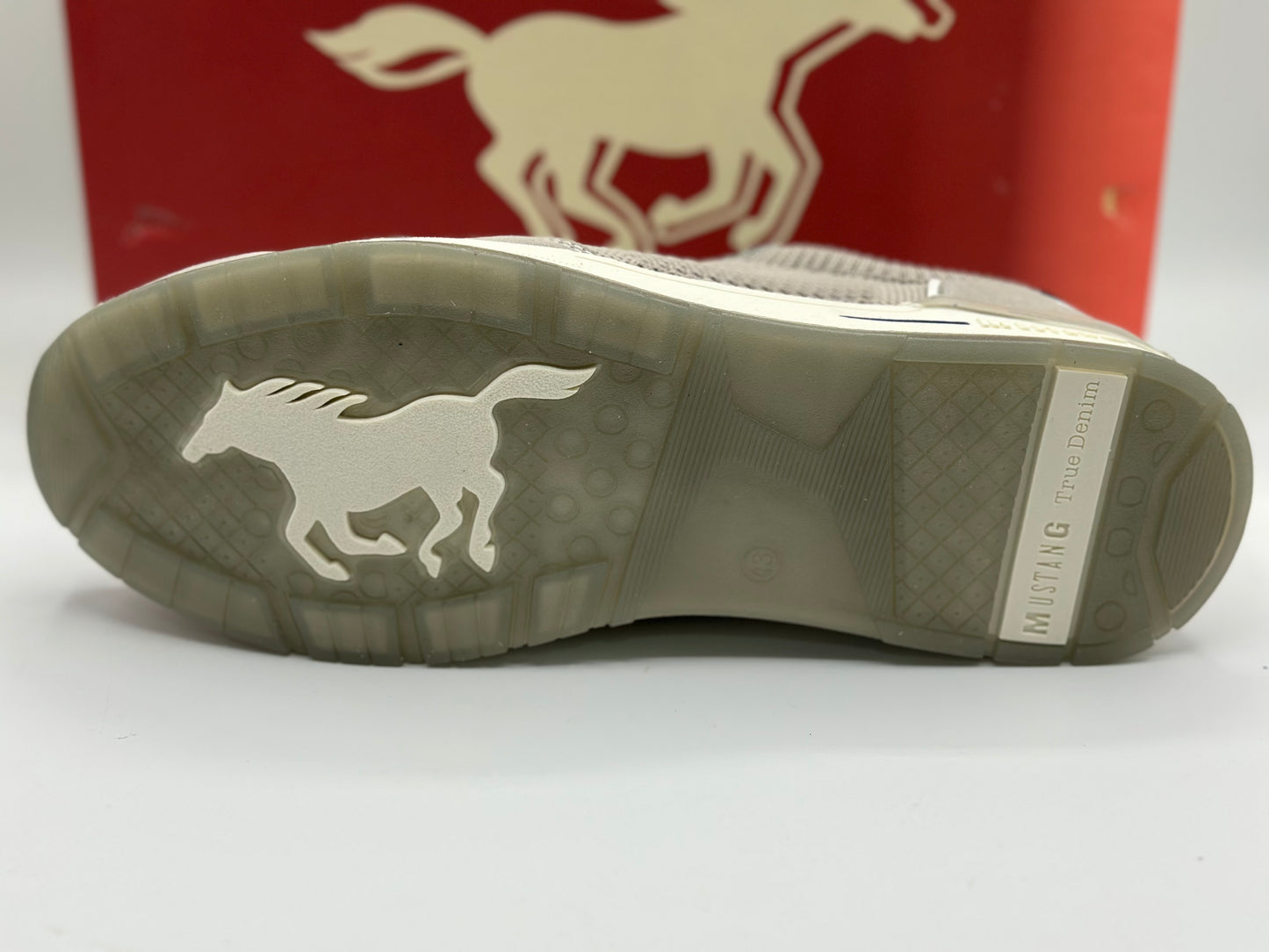 Baskets Mustang Sneakers ultra léger