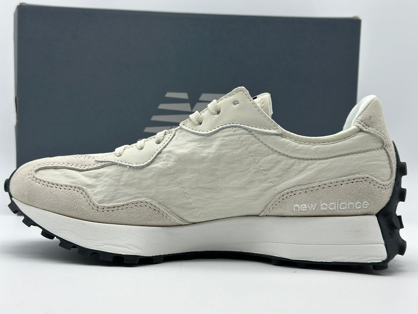 NEW BALANCE
Baskets 327 Off White