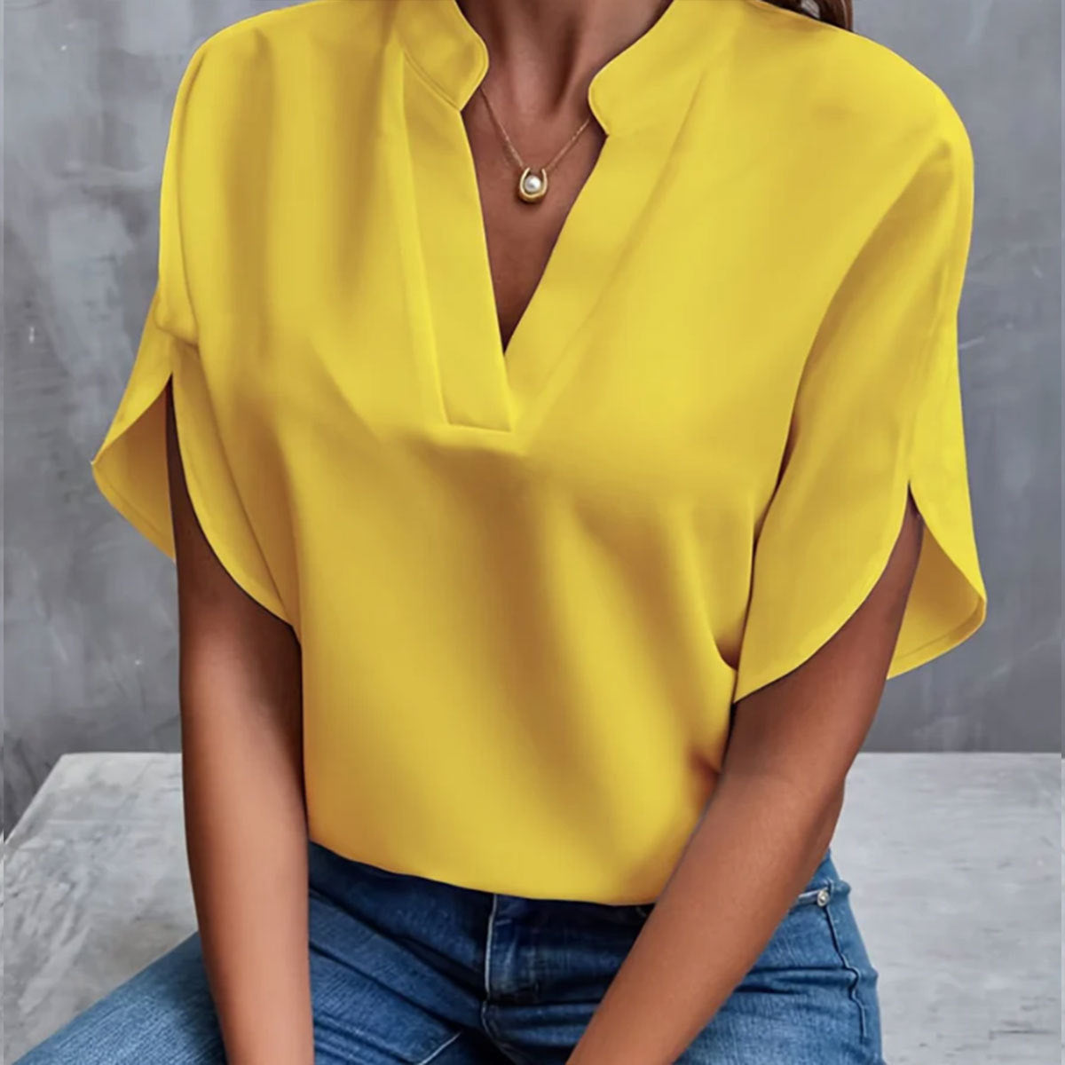 Blouse "Silk-Mist" en Mousseline – Col en V & Coupe Fluide Élégante