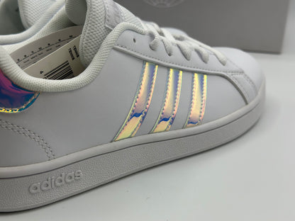 Baskets femme à bandes irisées – Adidas Grand Court K blanc