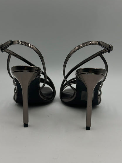 sandales noire ouverte - talons de 7 cm.
CHAUSSURES FEMME
Chaussure femme cuir/synthétique avec talons.