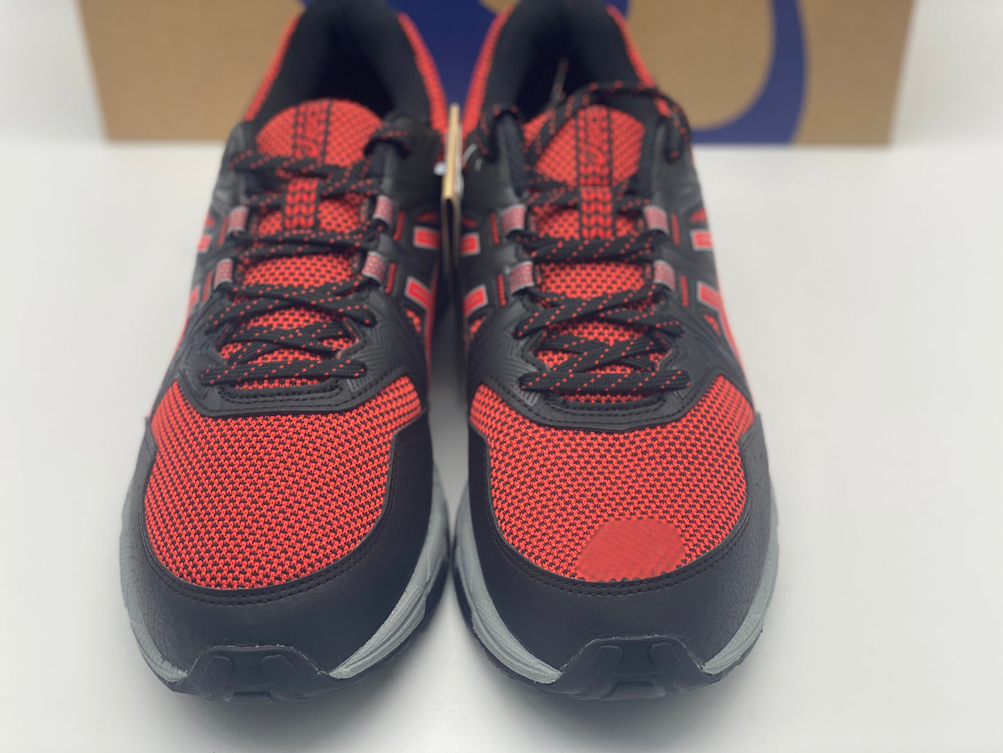 Chaussures Asics neuves et authentique taille 43,5