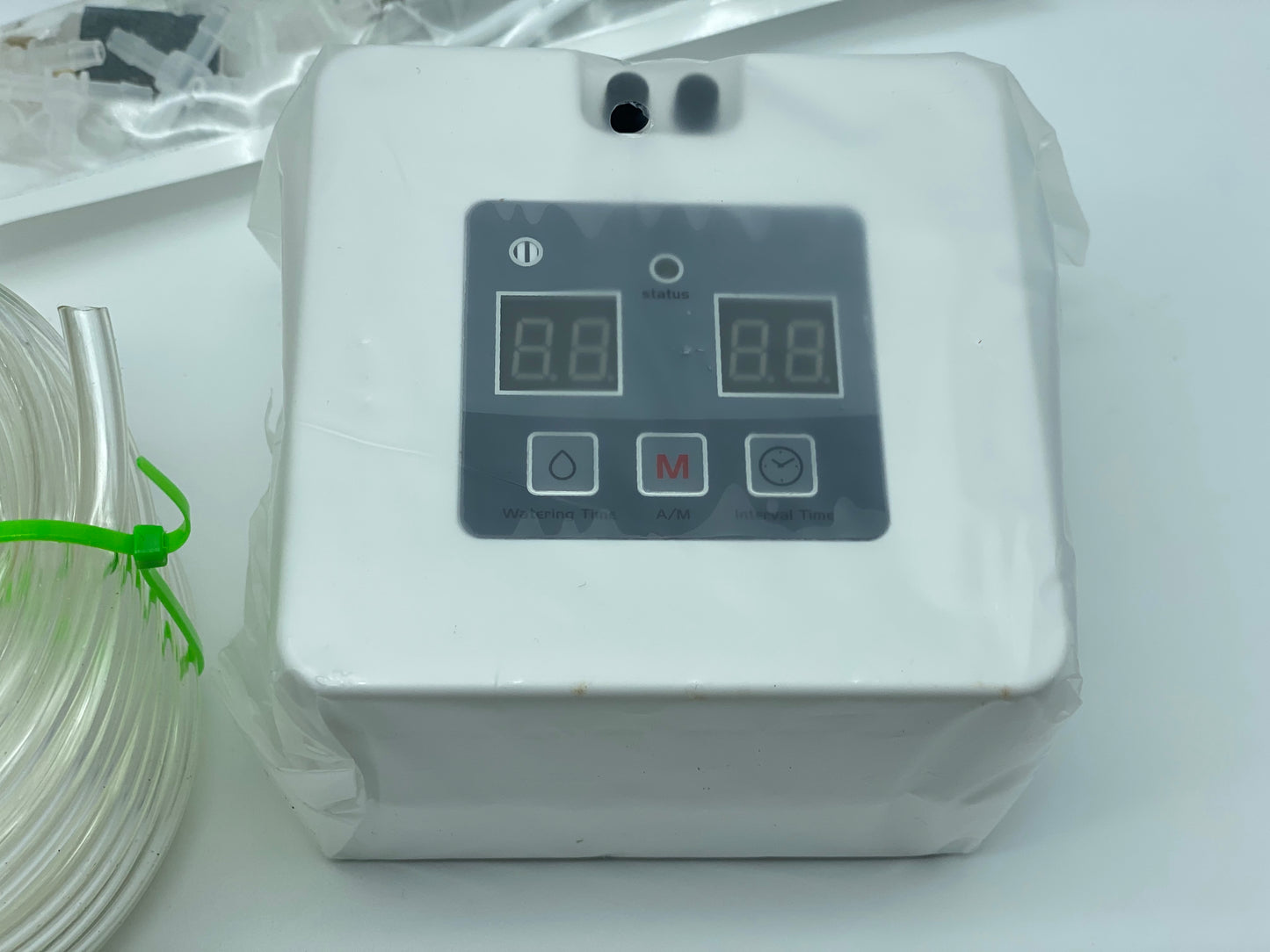 Kit d'irrigation Goutte à Goutte Automatique Micro, système d'auto-arrosage avec minuterie d'eau électronique de 30 Jours, Charge USB 5V pour 10 Plantes en Pot d'intérieur