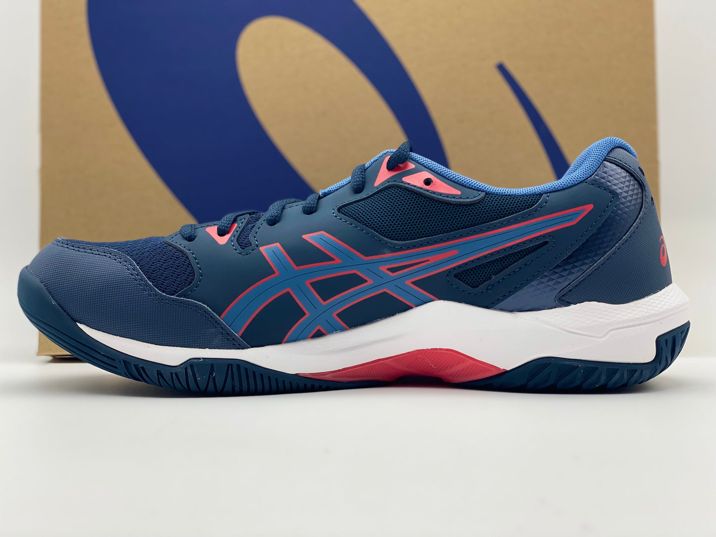Chaussures indoor Asics Gel neuves et authentique taille 43,5
