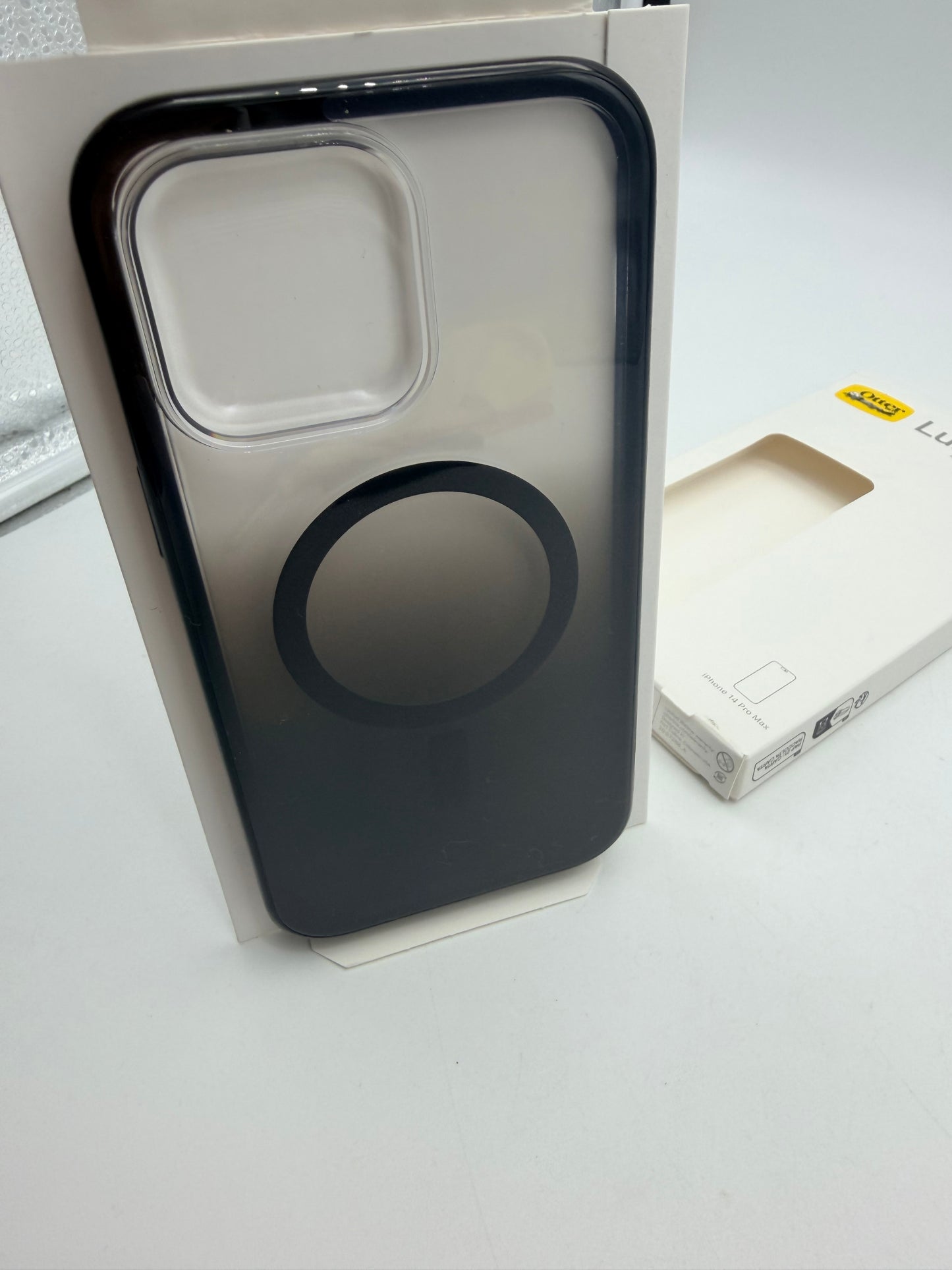 Otterbox Serie Clear coque avec MagSafe, Coque pour iPhone 14 Pro Max, Antichoc, Anti Chute, très Fine, supporte 2 x Plus de Chutes Que la Norme Militaire, Obsidian