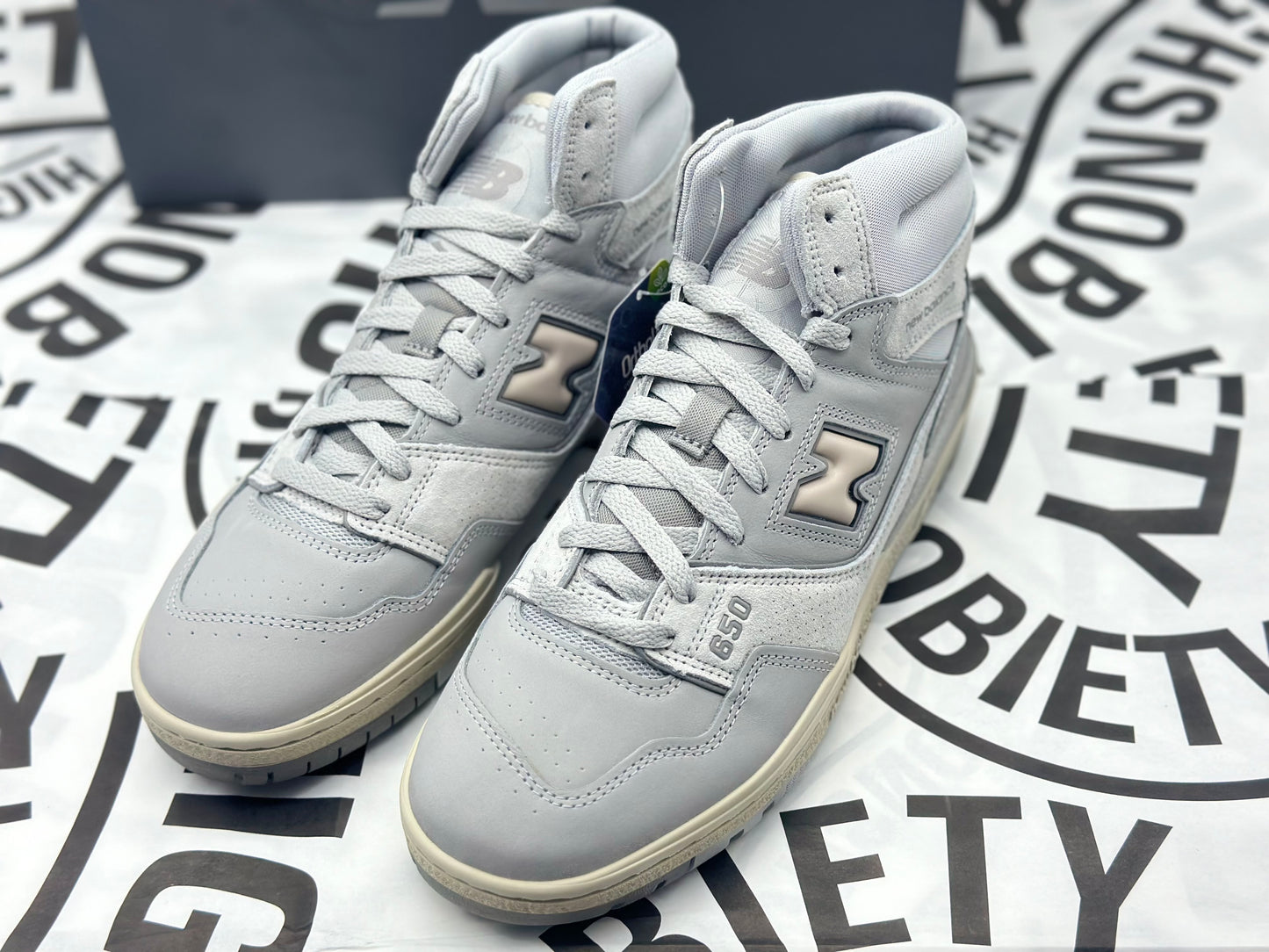 Homme new balance 650 chaussures neuves tailles 42