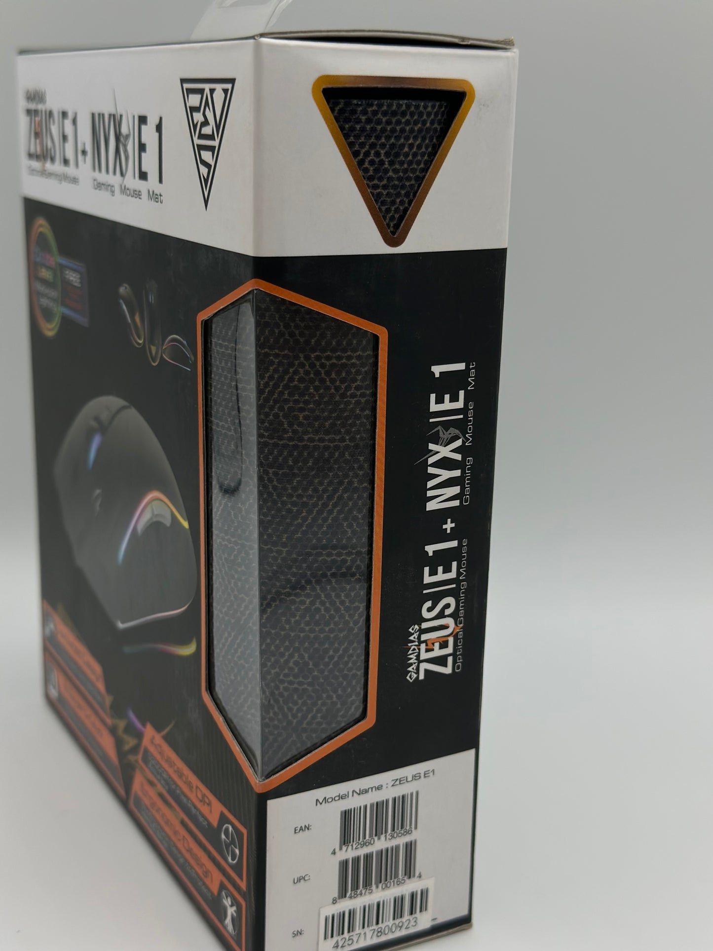 Gamdias Zeus E1 + Pad
Souris Filaire Pour Gamer - Droitier - Capteur Optique 3200 DPI - 6 Boutons - Rétro-Éclairage RGB - Tapis De Souris Inclus