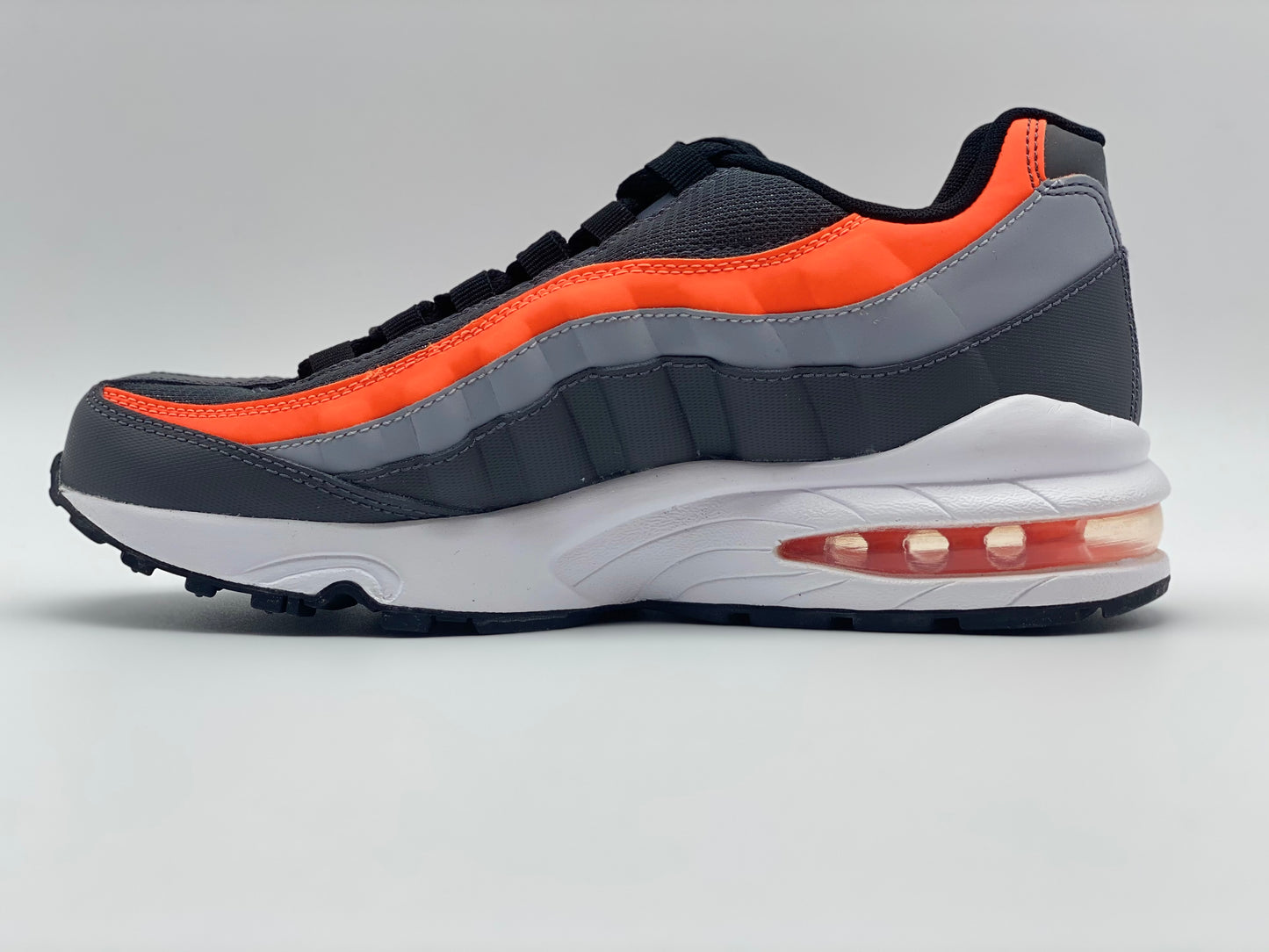 Basket Nike AIR MAX Junior taille 38,5 neuve et authentique