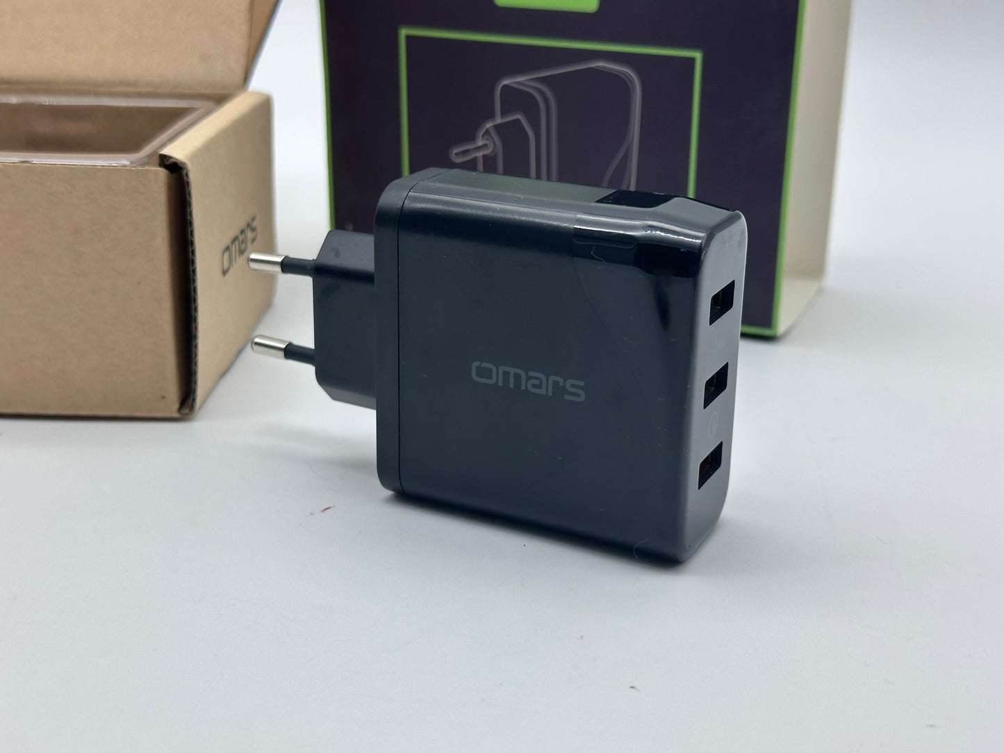 Omars Chargeur USB Secteur 30W, 1 x USB Quick Charge 3.0 & 2 x USB 5V 2.4A Total, Chargeur Mural Universel pour Samsung Galaxy S8 S8+ Note 8, HTC 10, LG G5 G6 Charge Rapide, iPhone X 8 8 Plus (Noir)