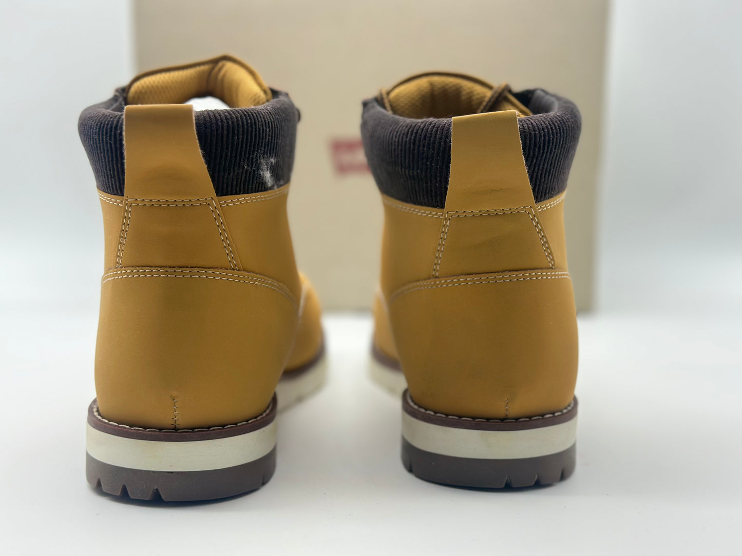 Chaussures montantes LEVI’S taille 44 neuves et authentique pour homme