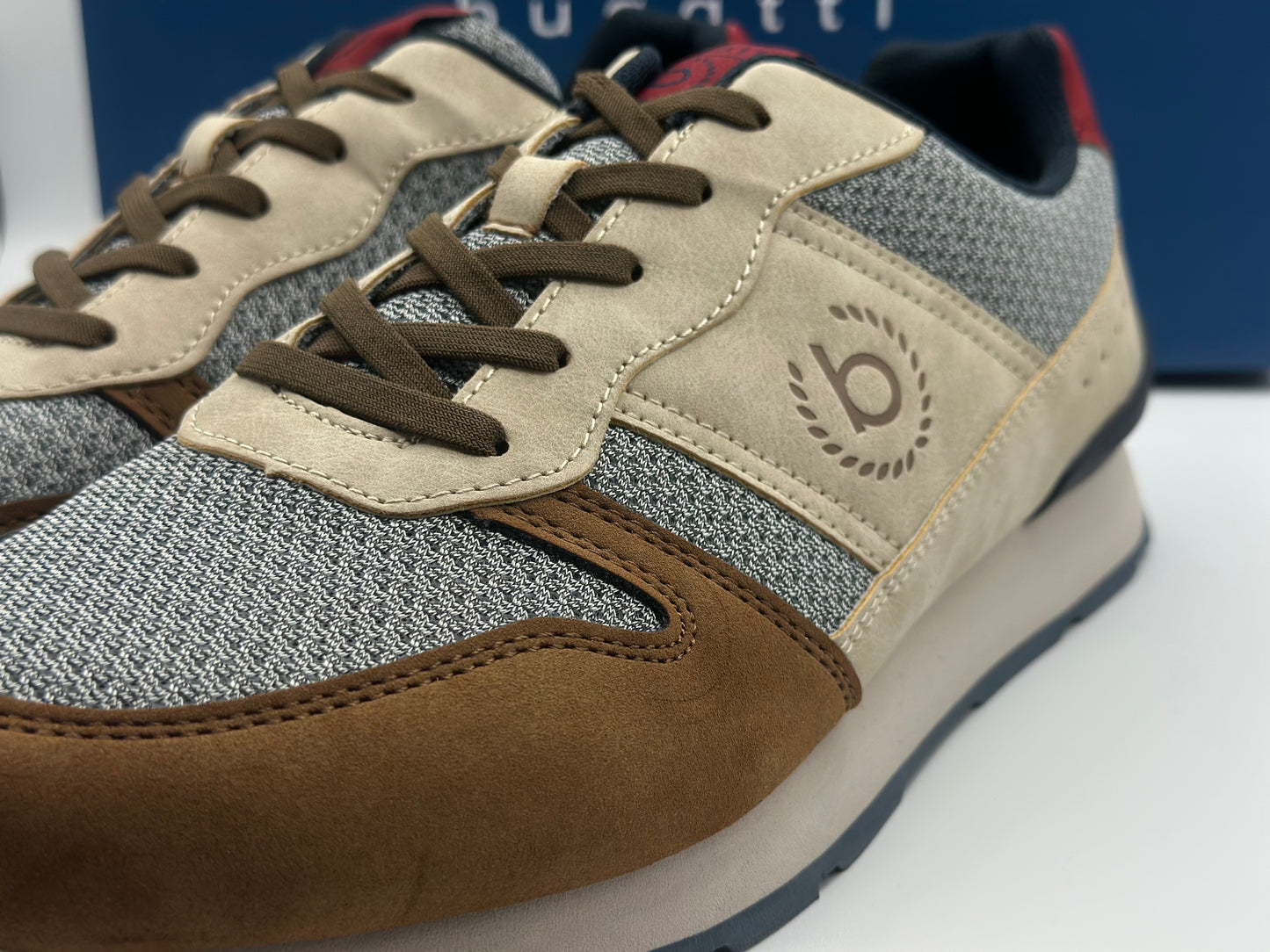 Baskets basses en mesh beige à semelle running semi-compensée à talon renforcé et lacets plats
