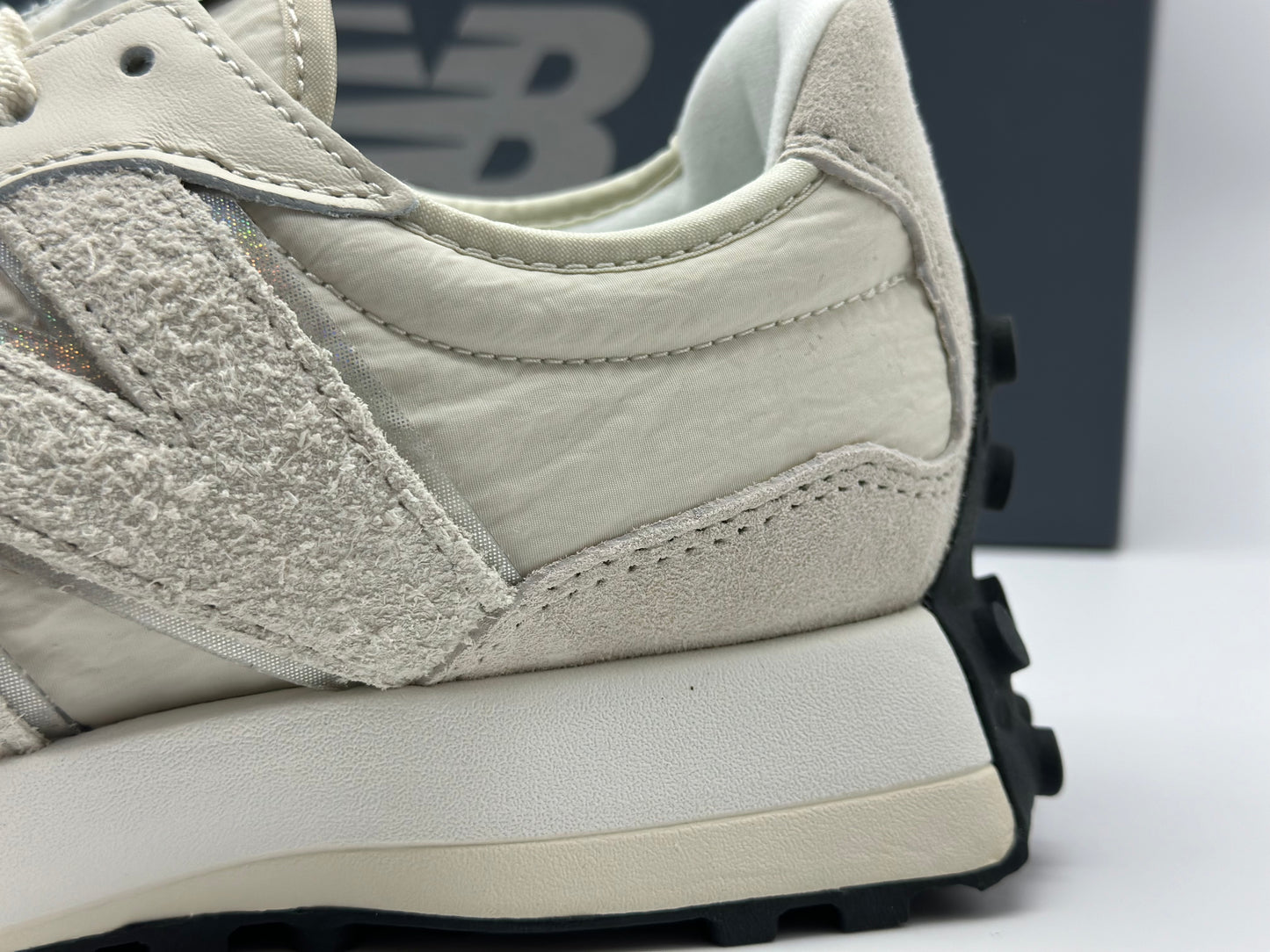 NEW BALANCE
Baskets 327 Off White
