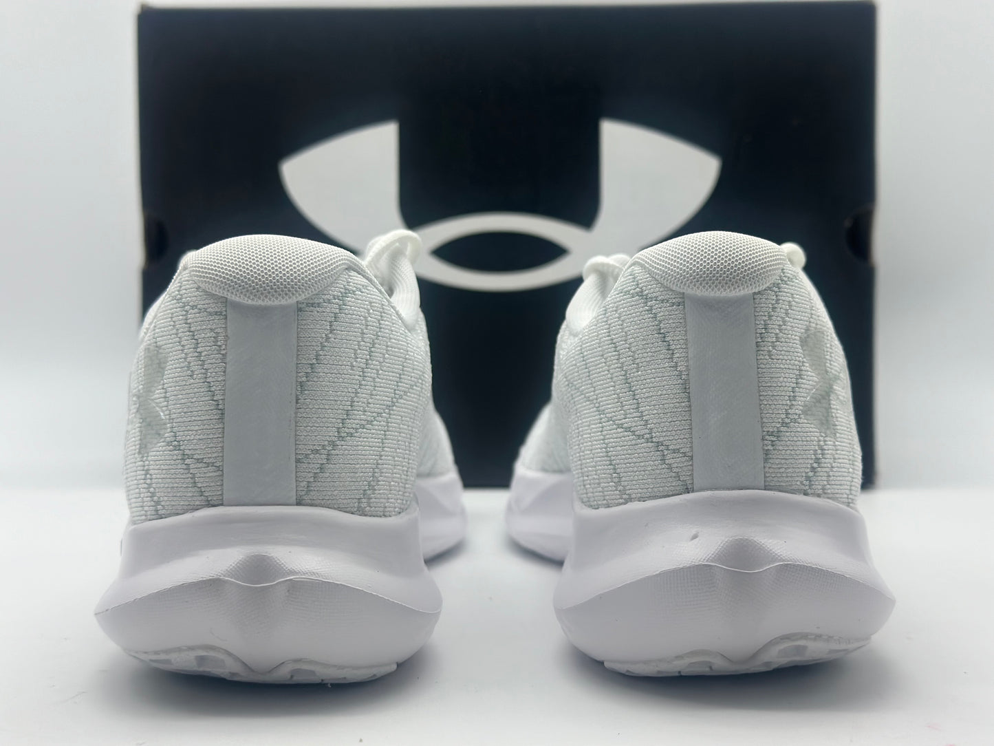 Under Armour Femme UNDER ARMOUR Rembourrage visuel
Tailles 38- 38,5- 39- 41 neuf
