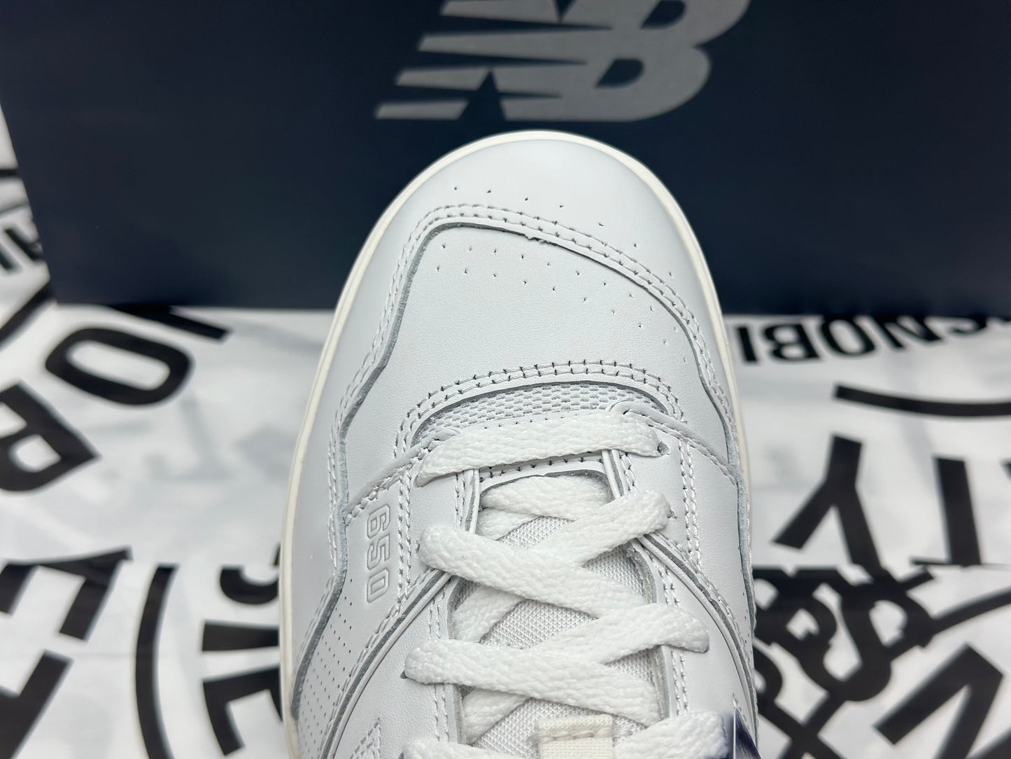 New Balance 650R Triple Blanc neuves tailles 42,5
