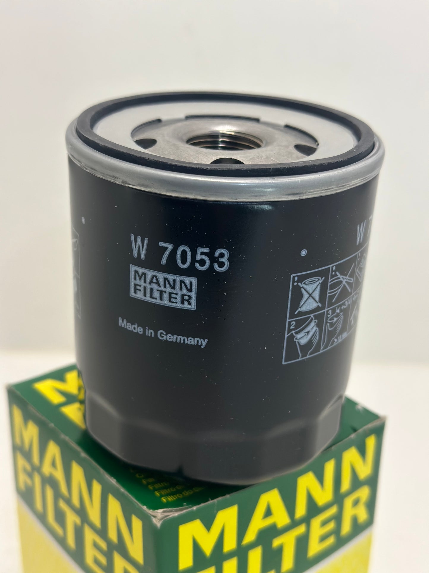 MANN-FILTER W 7053 Filtre à huile - VÉHICULE DE TOURISME + UTILITAIRES MANN-FILTER W 7053 Filtre à huile
M20x1.5, avec un clapet de non retour, Filtre vissé