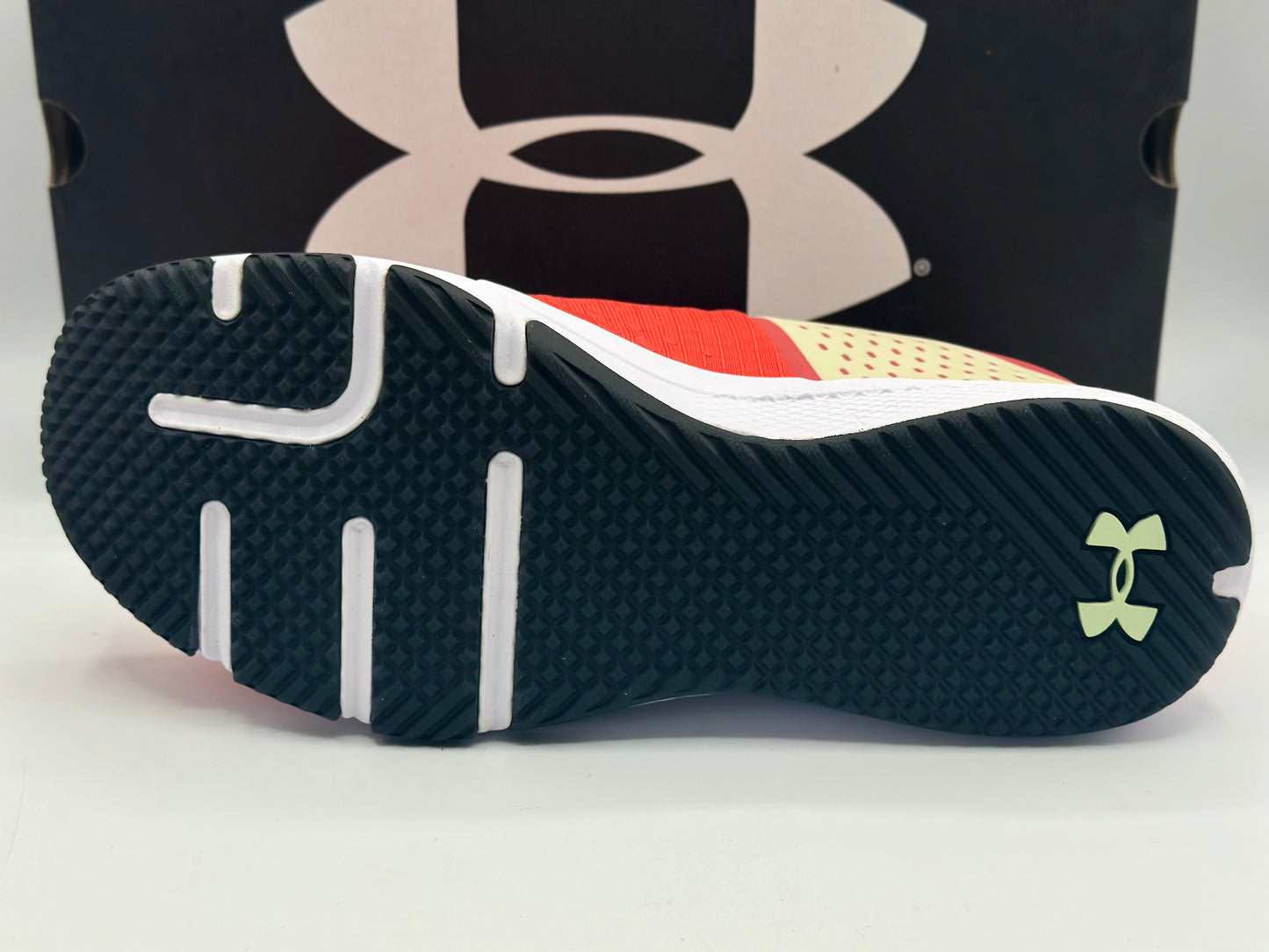 Chaussures d'entraînement UA pour hommes neuves et authentique taille 44