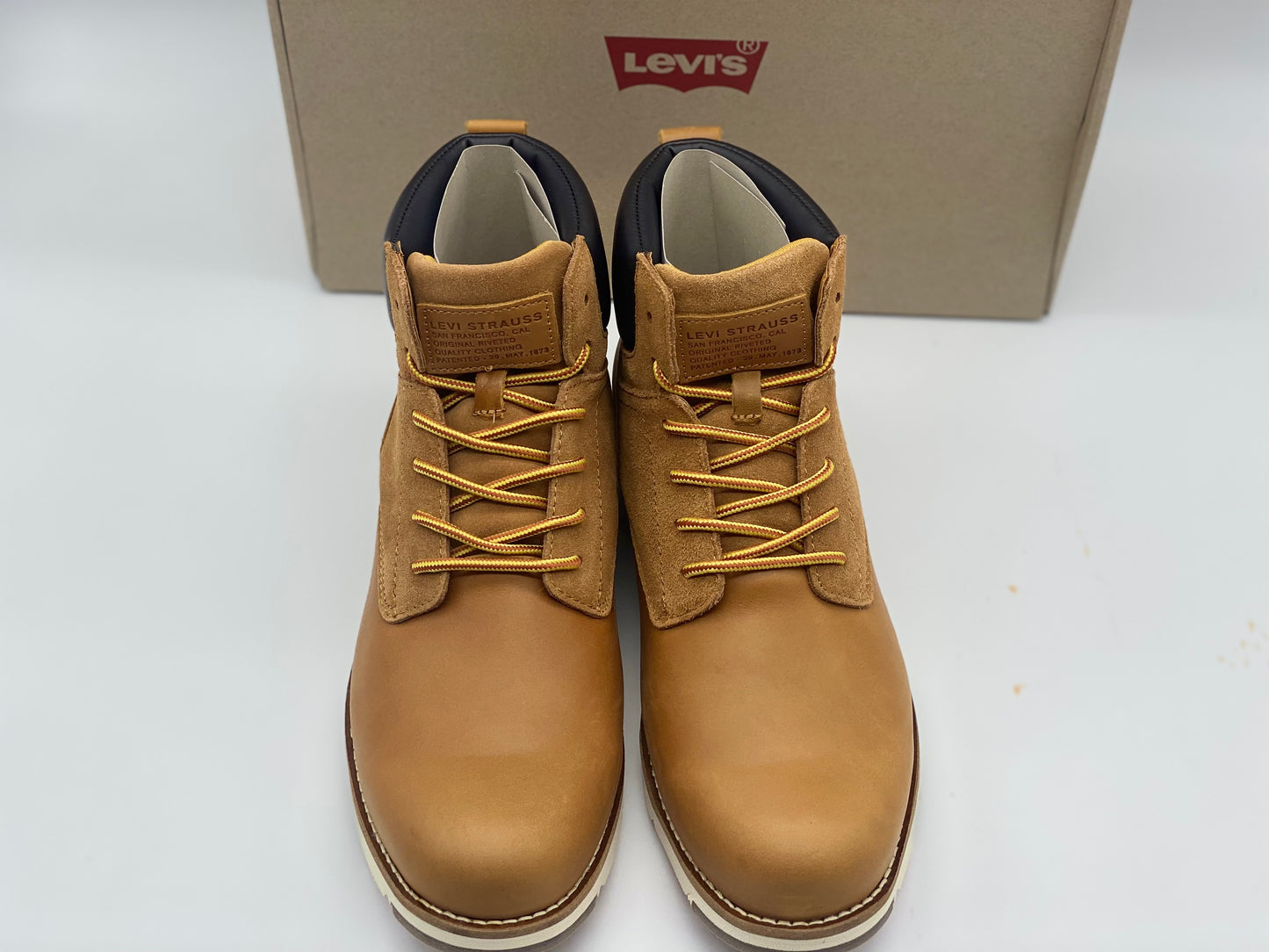 Chaussures montantes LEVI’S taille 44 neuves et authentique