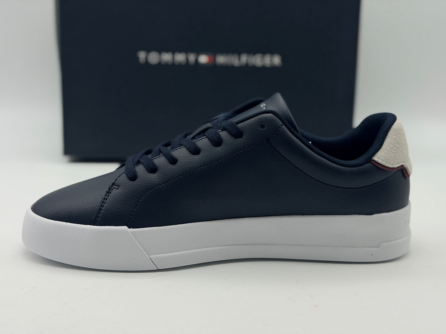 Tommy Hilfiger Baskets Homme Détail Essential en Cuir, Noir (Black/Black), 43