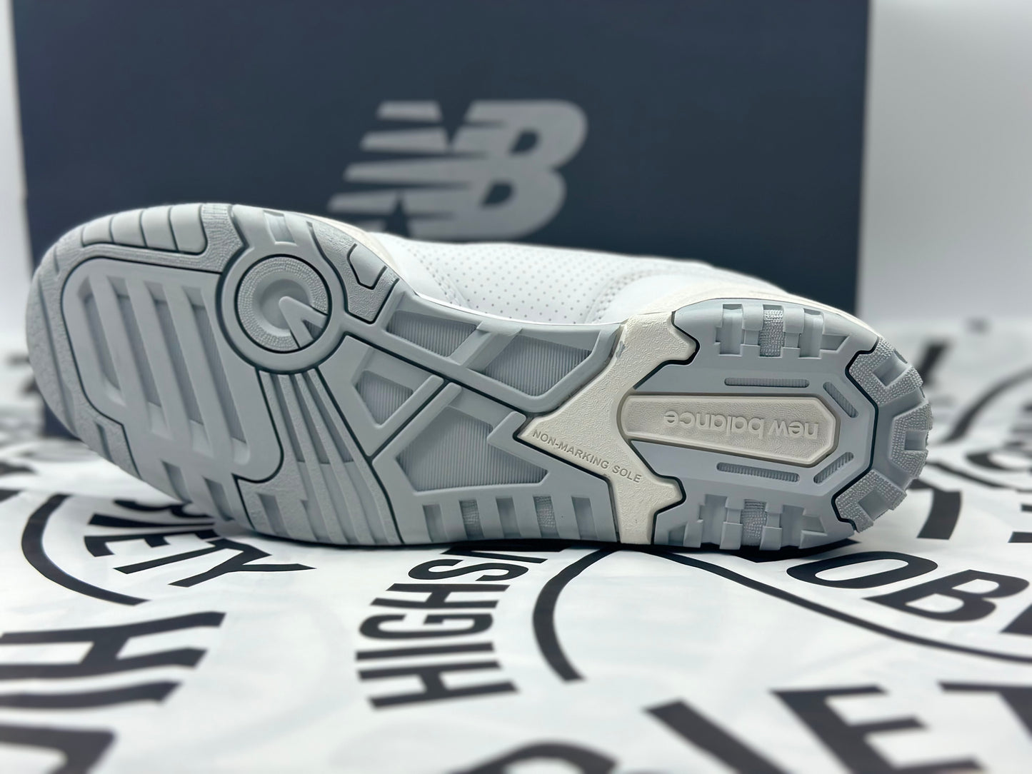 New Balance 650R Triple Blanc neuves tailles 42,5