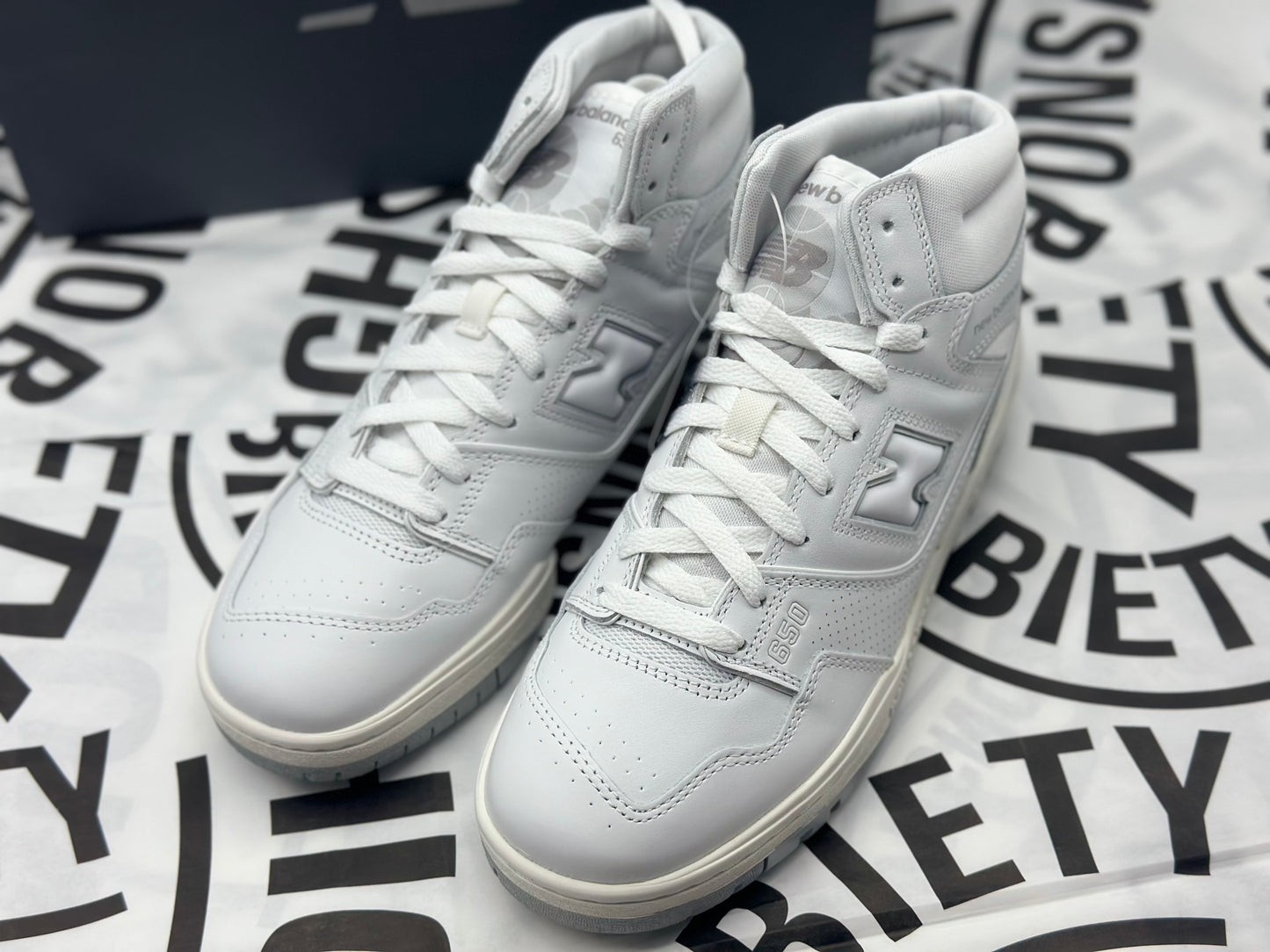 New Balance 650R Triple Blanc neuves tailles 42,5