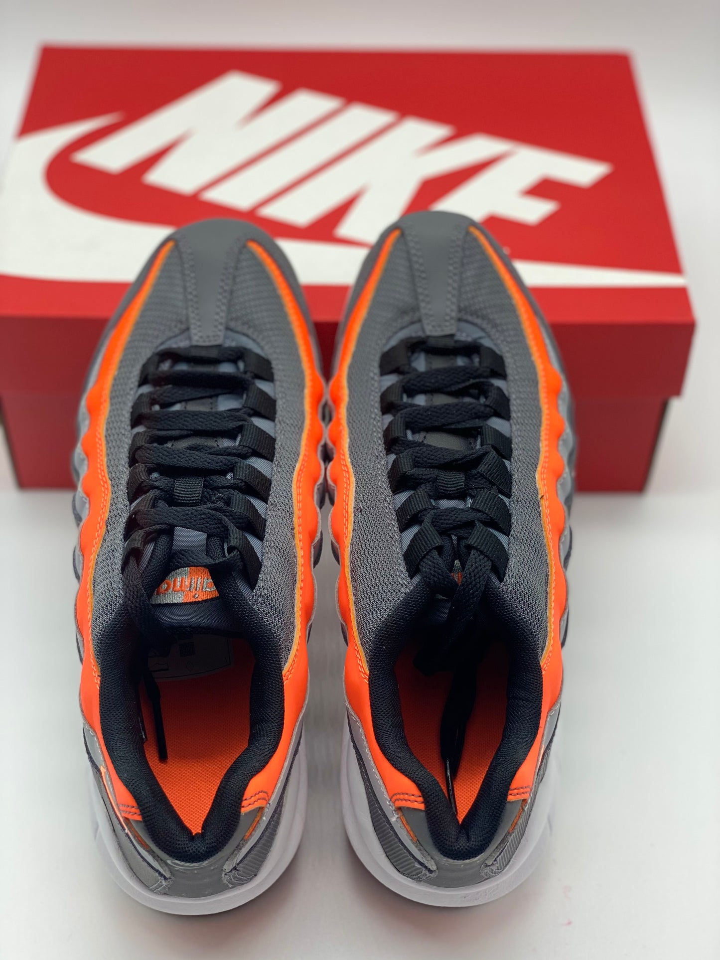 Basket Nike AIR MAX Junior taille 38,5 neuve et authentique