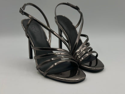 sandales noire ouverte - talons de 7 cm.
CHAUSSURES FEMME
Chaussure femme cuir/synthétique avec talons.