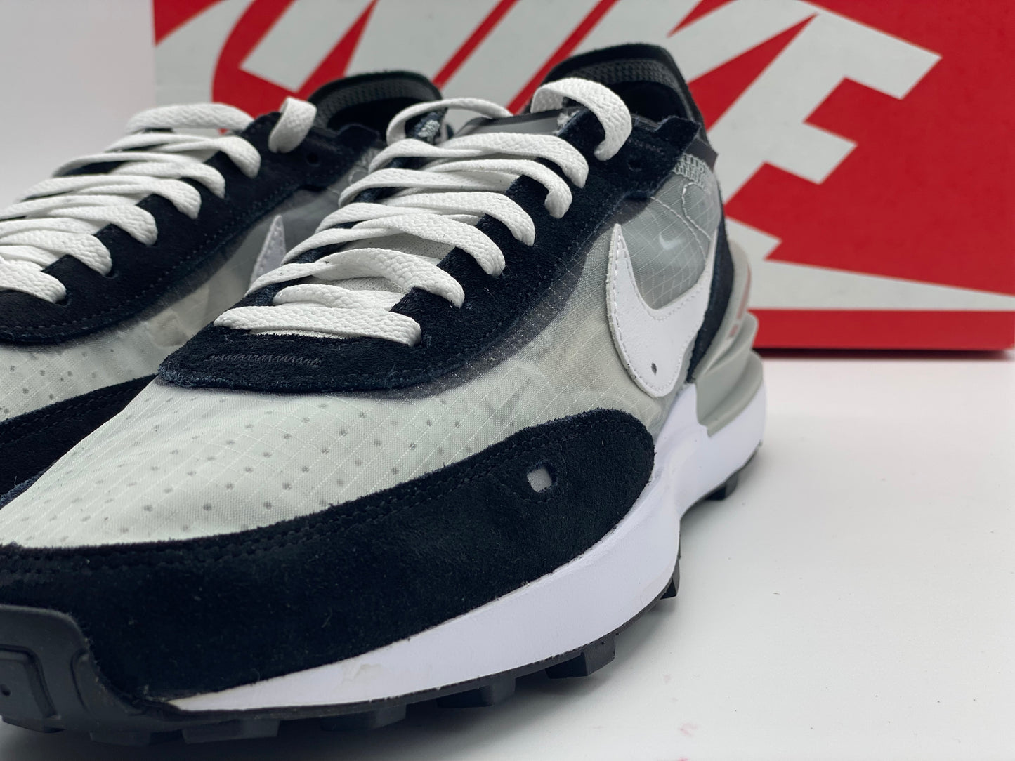 Nike Chaussure pour Homme neuves et authentique taille 42,5 et 43