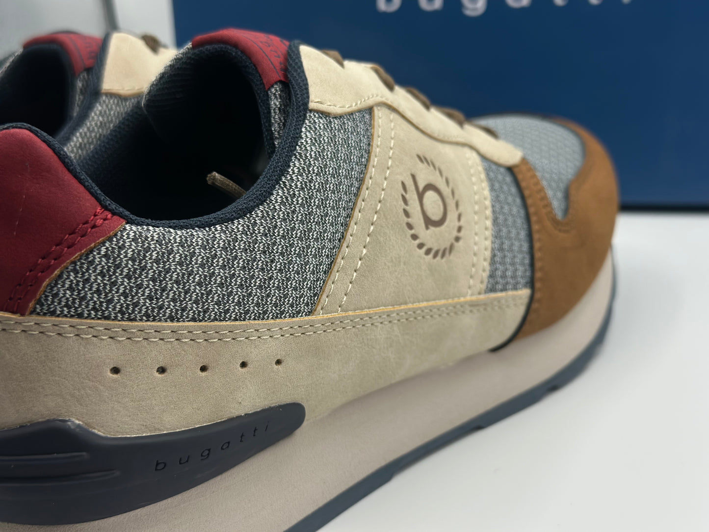 Baskets basses en mesh beige à semelle running semi-compensée à talon renforcé et lacets plats