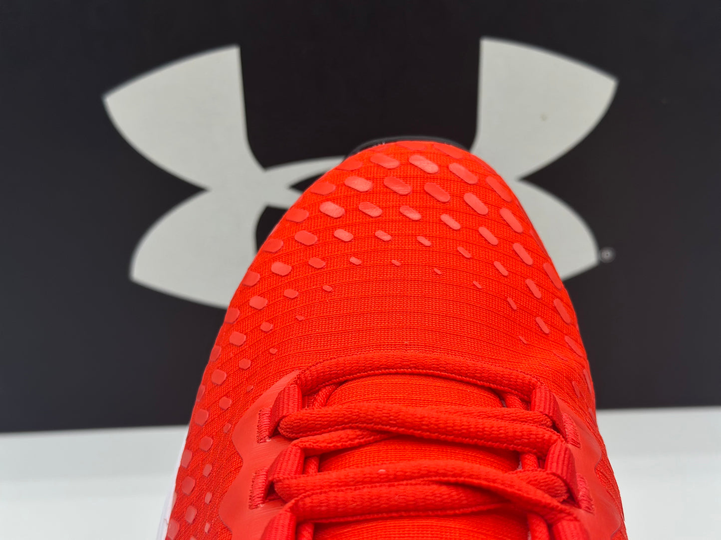 Chaussures d'entraînement UA pour hommes neuves et authentique taille 44