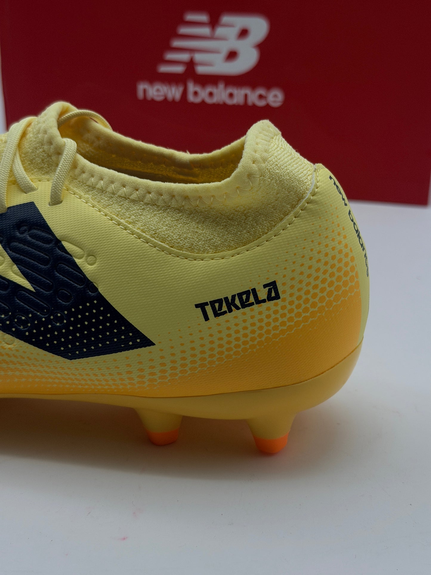Crampons new balance TEKELA MAGIQUE FG V4+ chaussures