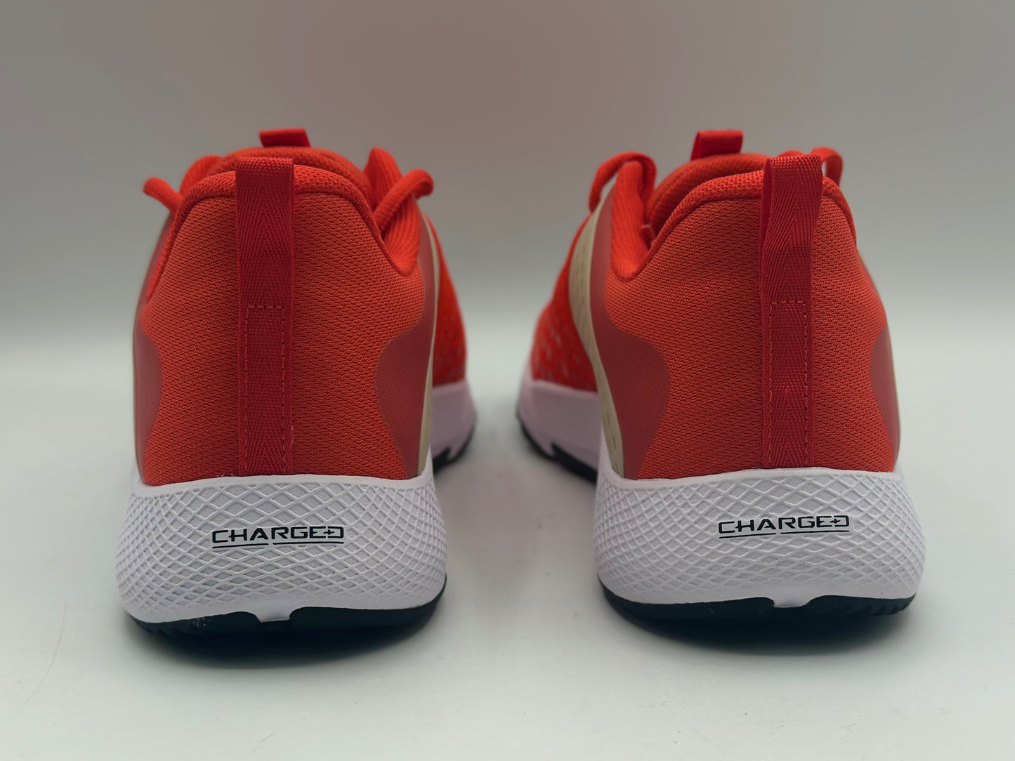 Chaussures d'entraînement UA pour hommes neuves et authentique taille 44