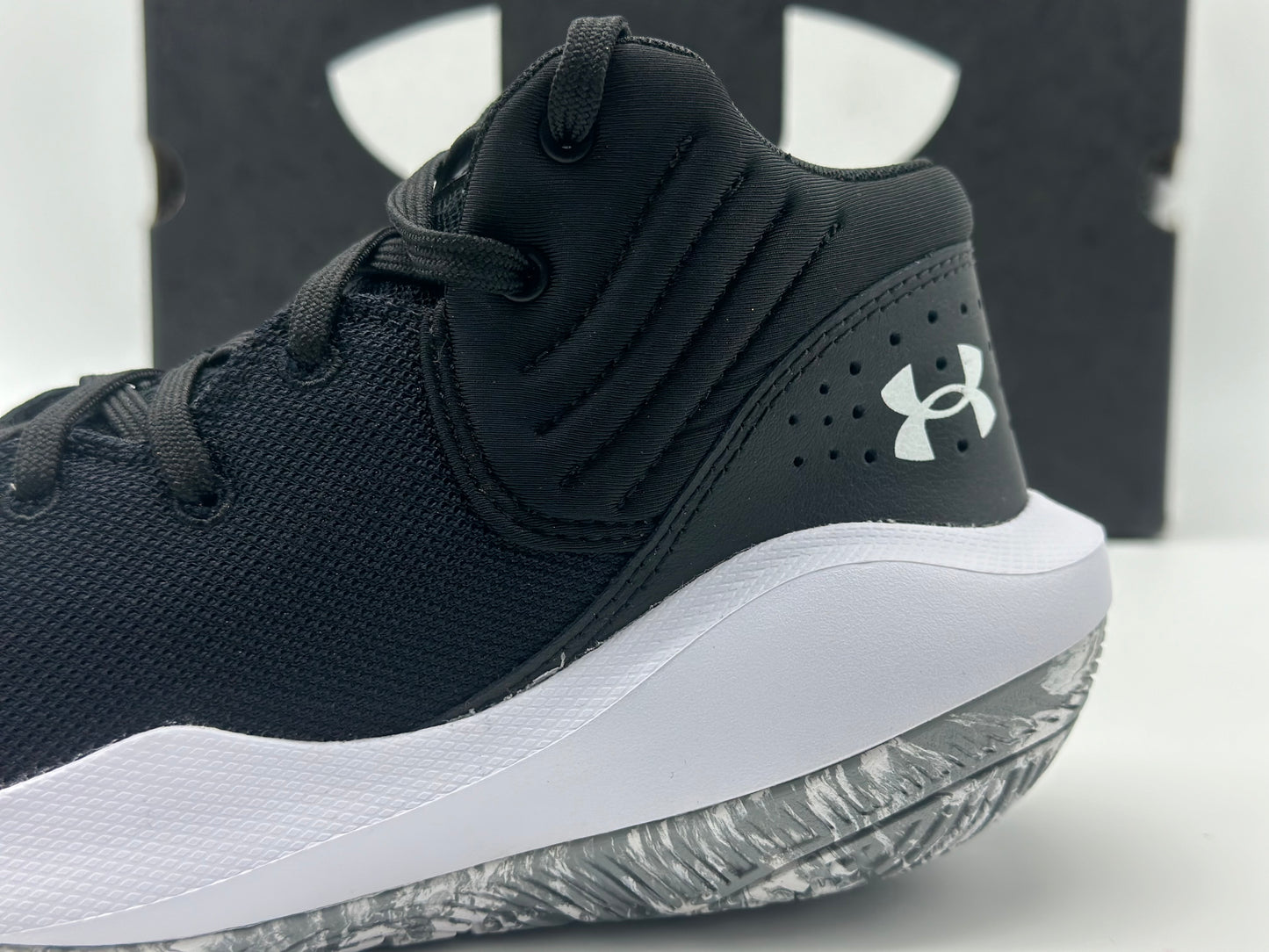 Under Armour Mixte Chaussures de Basketball Unisexe UA Jet '21 Court Performance, Noir