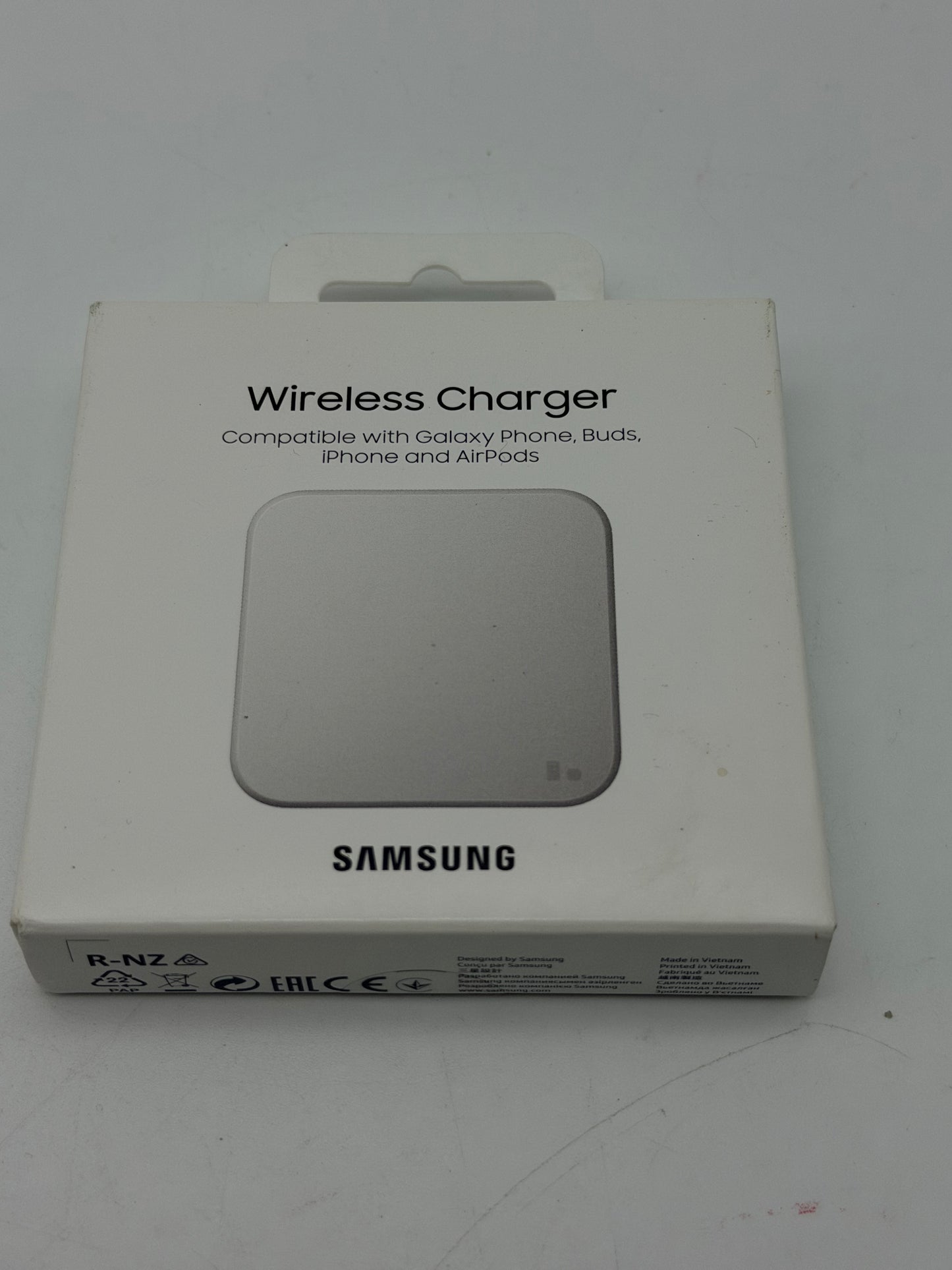 Samsung ﻿Wireless Charger Pad - Chargeur sans fil - Avec adaptateur et câble de charge - 15 Watt - Blanc