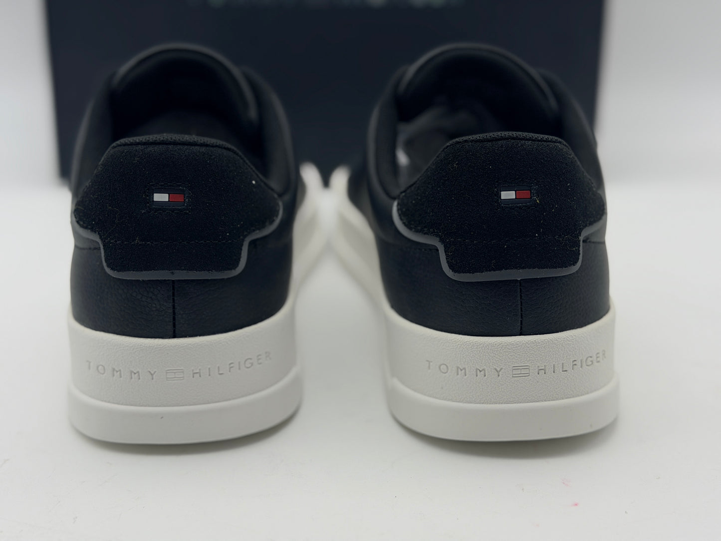 TOMMY HILFIGER
Baskets Court Leather Detail Essential Black
