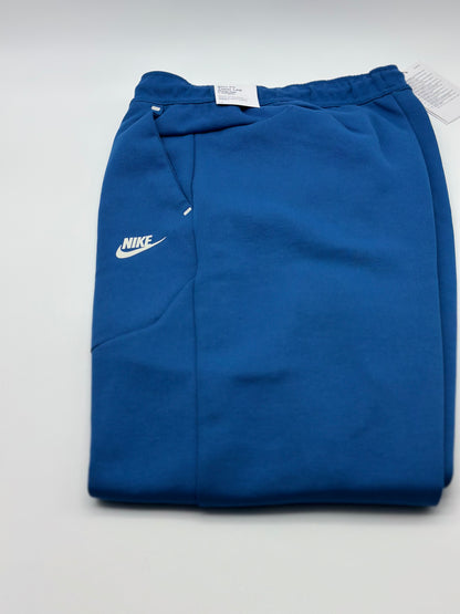 Nike Sportswear
Pantalon de survêtement - royal blue