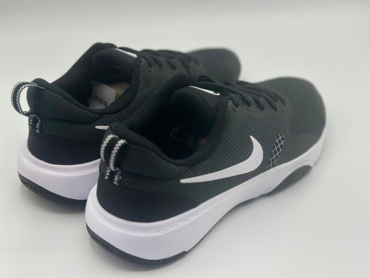 Baskets NIKE TR Noir - Homme/Adulte neuves et authentique taille 42/ 42,5