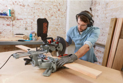 Scie à onglet Black+Decker d'une puissance de 1600 Watts pouvant couper jusqu'à 305 mm neuf