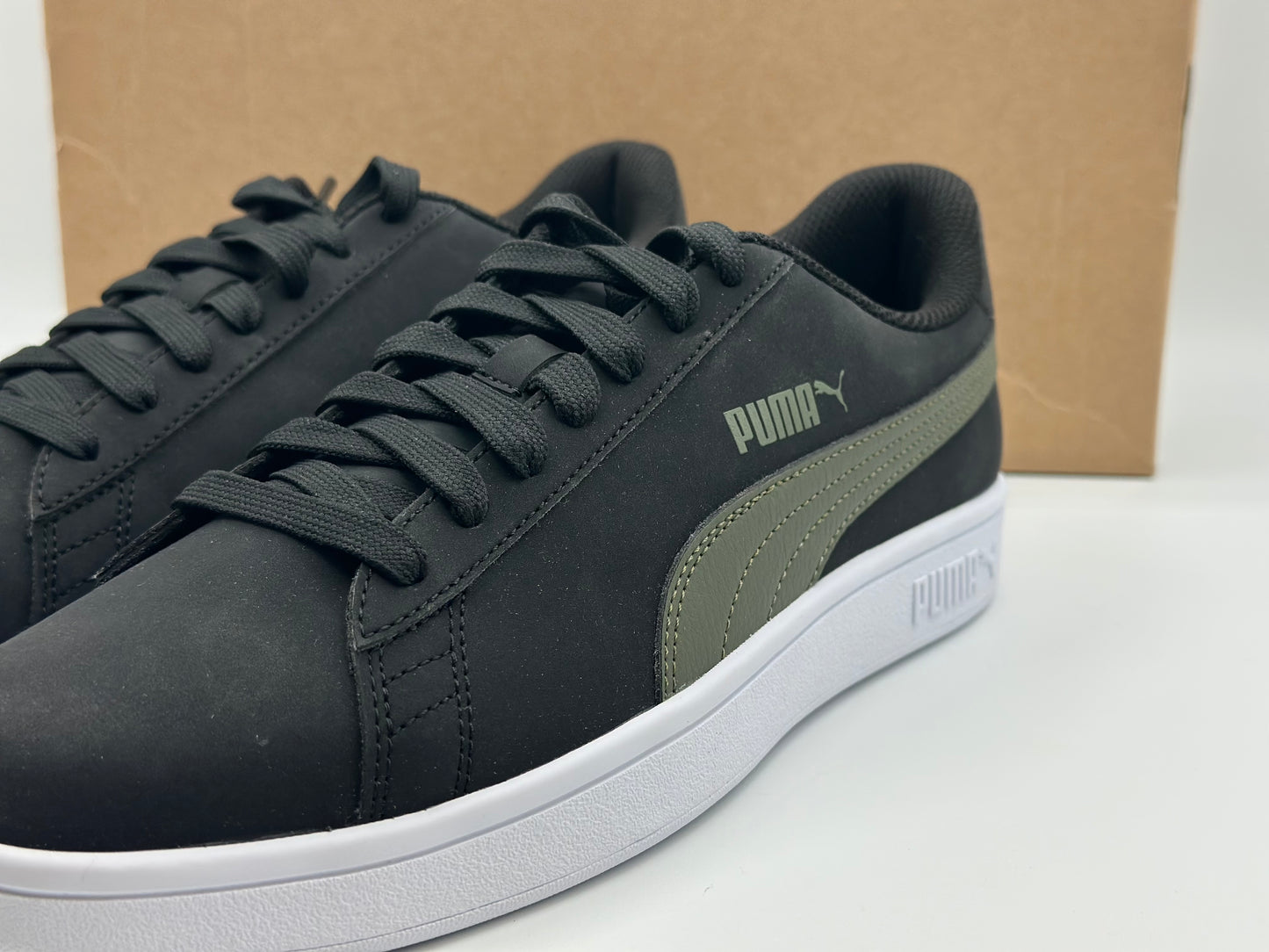 PUMA Unisexe Smash V2 Buck Sneaker
