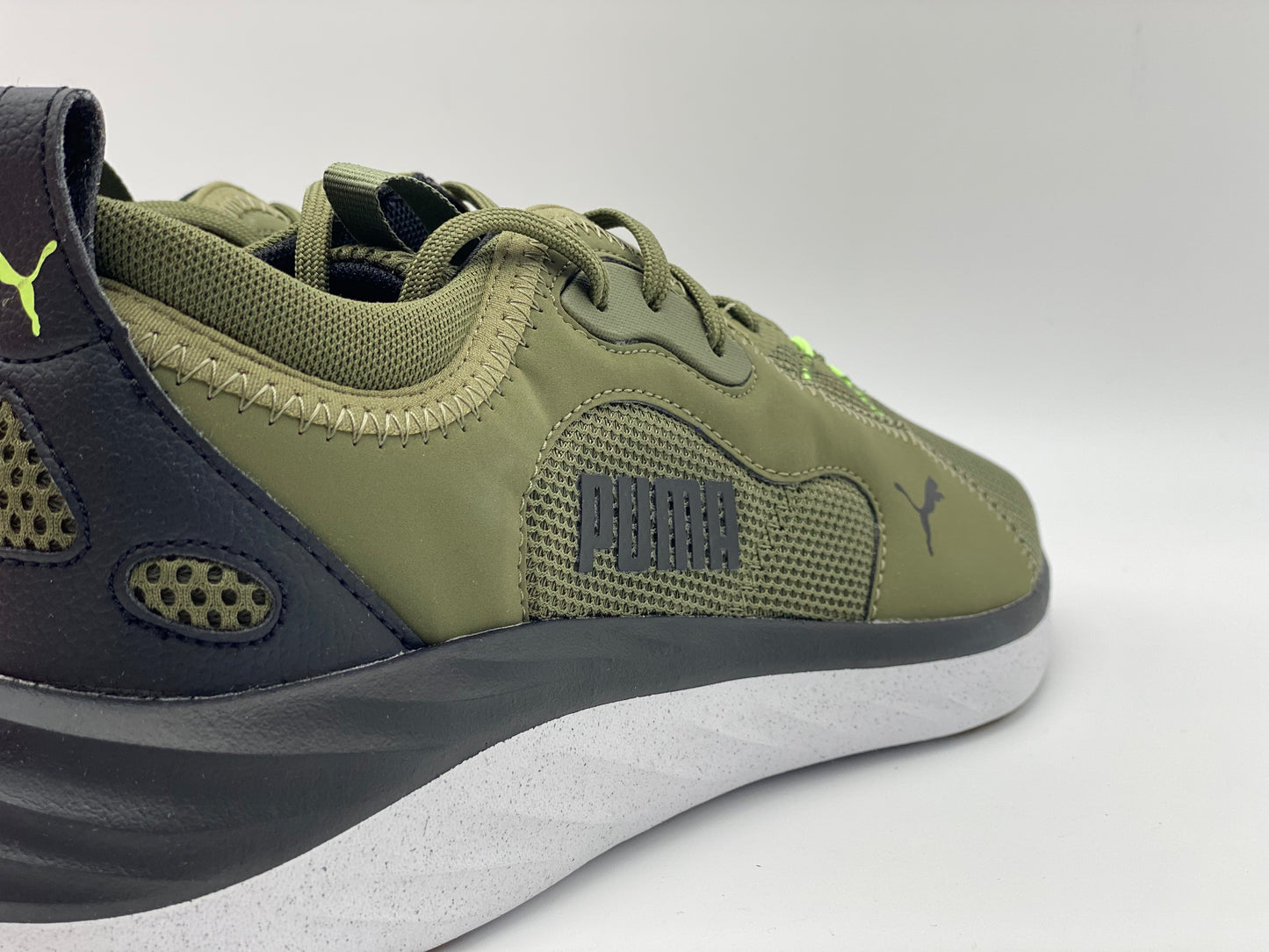PUMA, Chaussure de Course Homme neuves et authentique taille 42,5