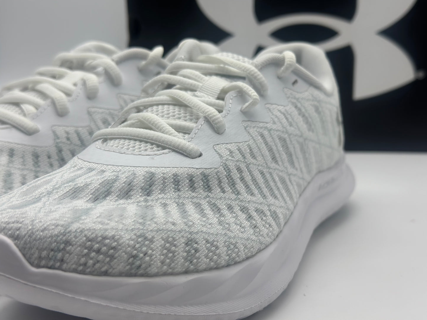 Under Armour Femme UNDER ARMOUR Rembourrage visuel
Tailles 38- 38,5- 39- 41 neuf