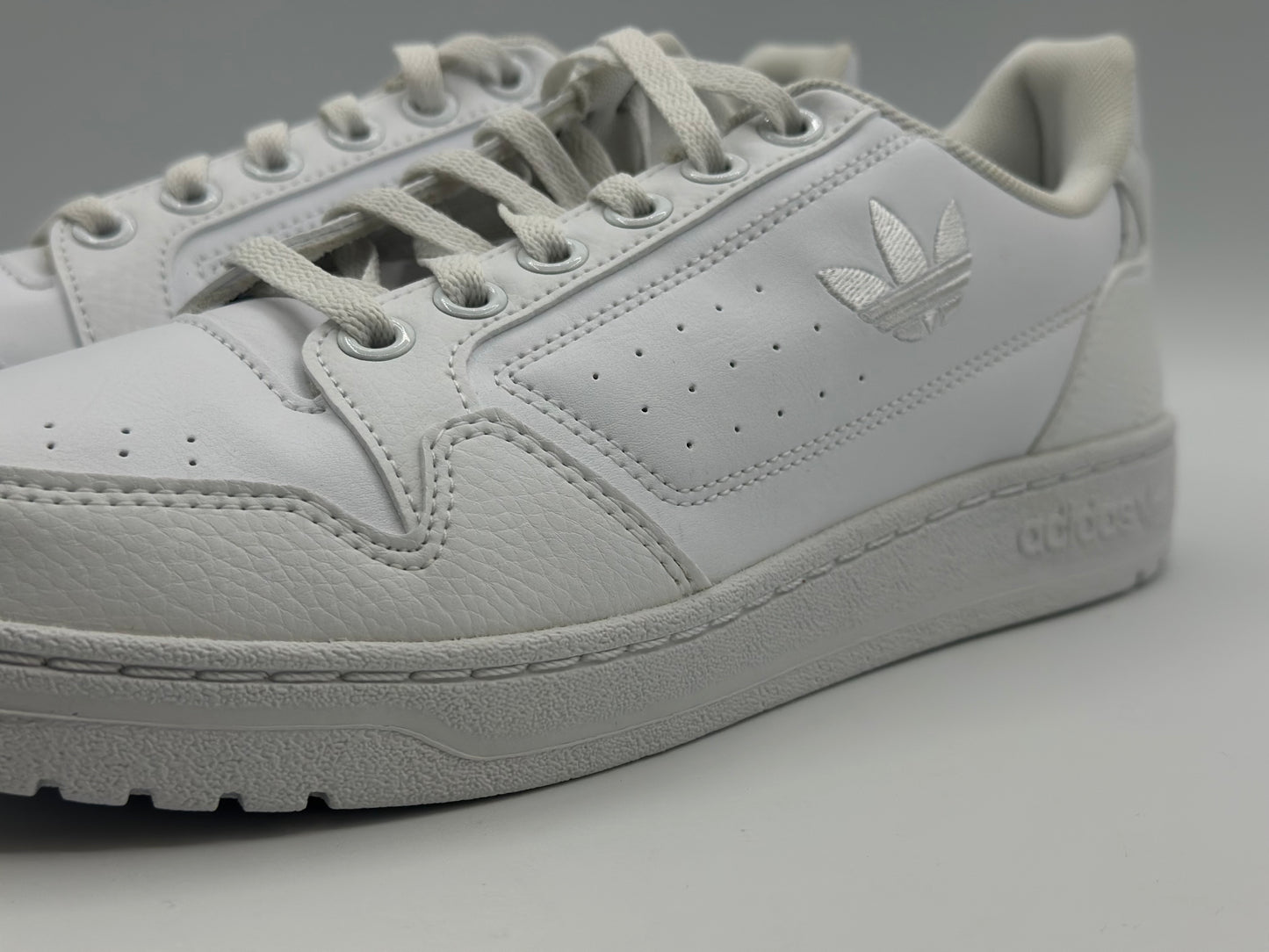 ADIDAS 
Footwear White / Footwear White / Grey One