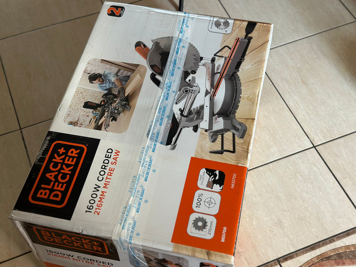 Scie à onglet Black+Decker d'une puissance de 1600 Watts pouvant couper jusqu'à 305 mm neuf