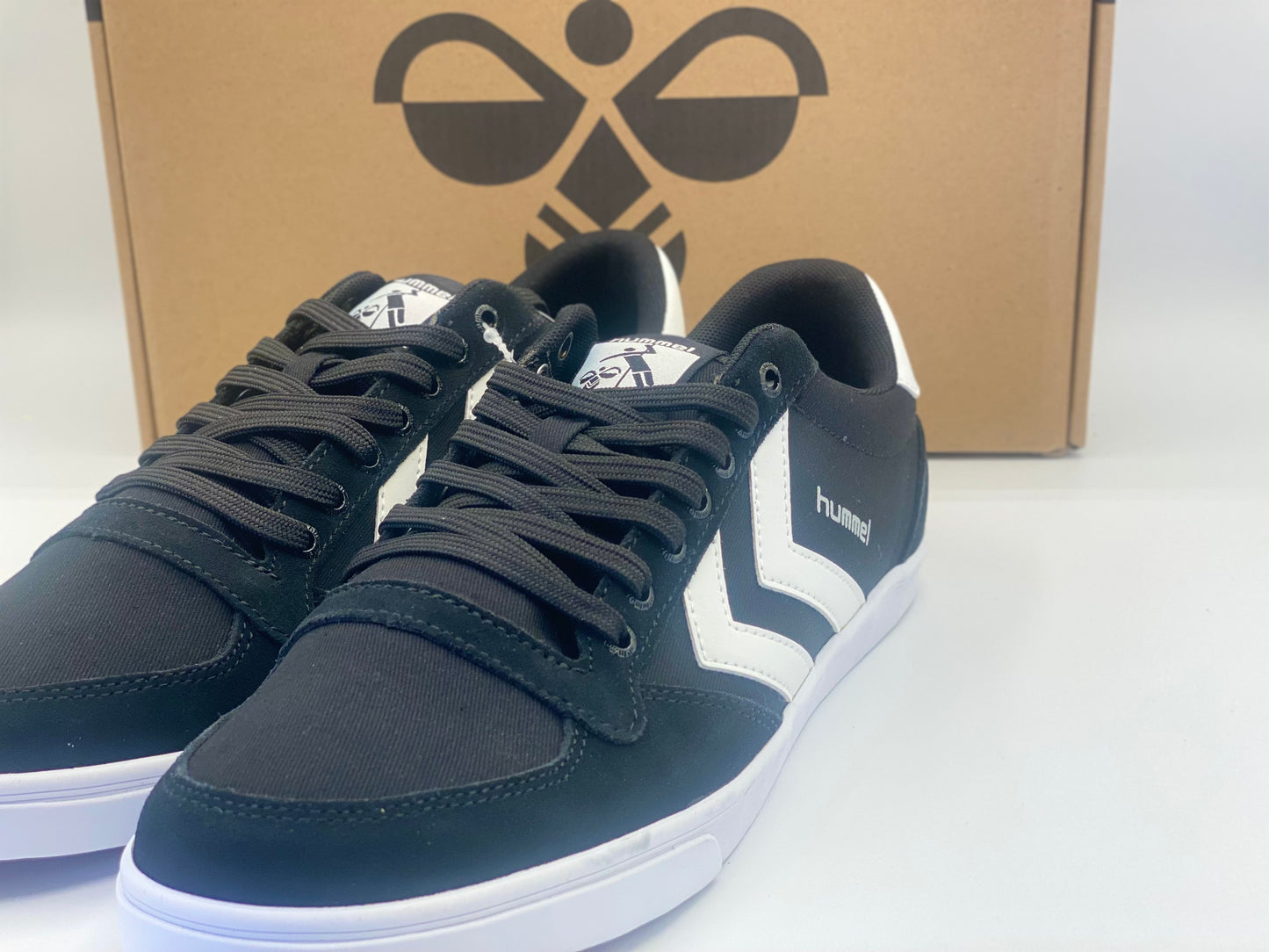 HUMMEL  Bas Haut Baskets à Lacets en Noir Blanc Taille 42