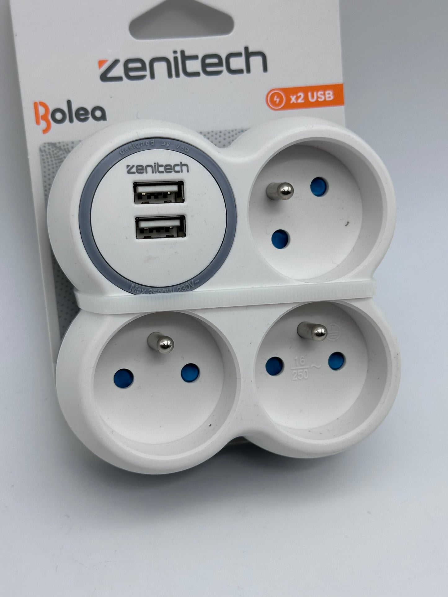 Triplite 16A 2P+T + 2 Ports USB