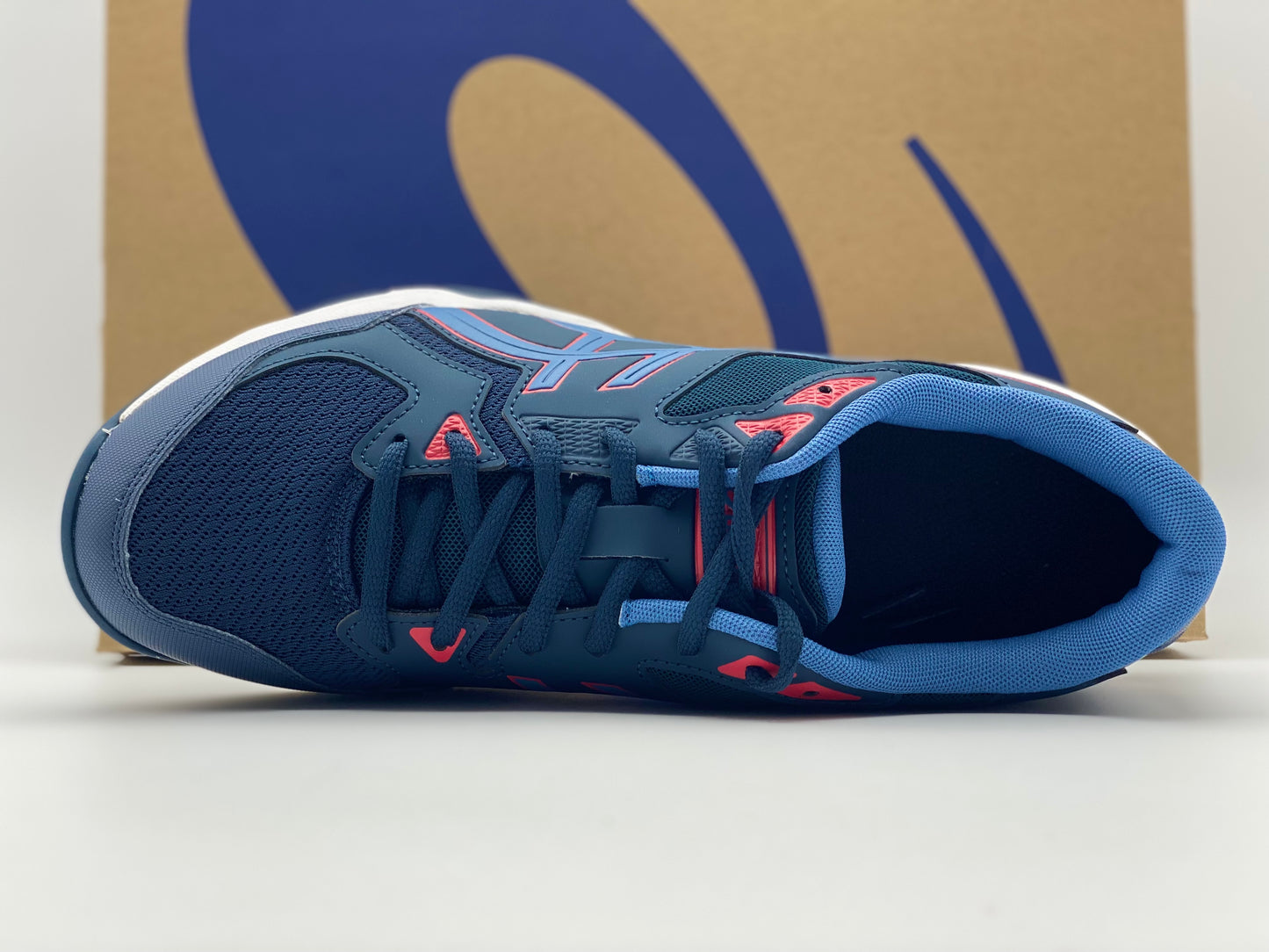 Chaussures indoor Asics Gel neuves et authentique taille 43,5