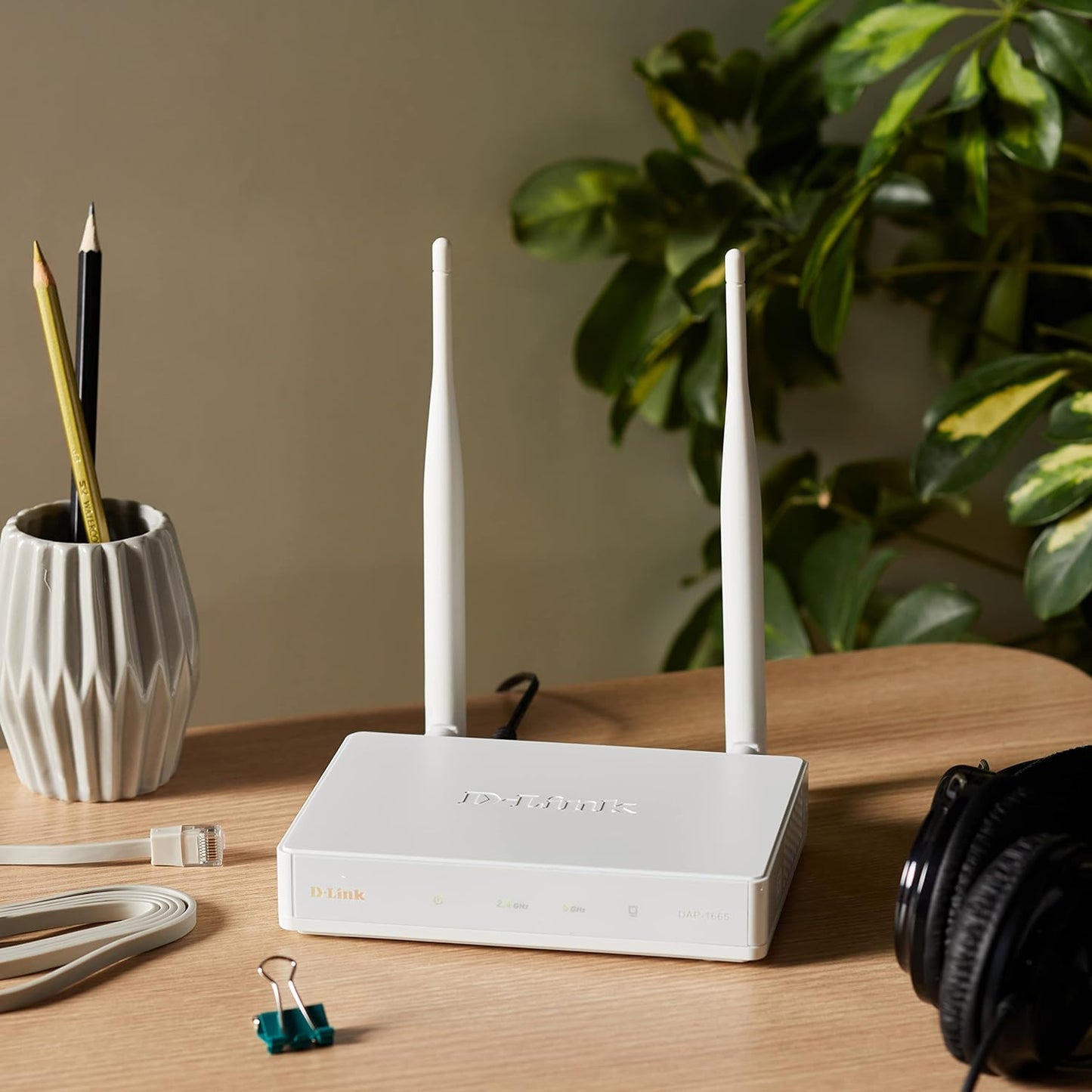 D-Link DAP-1665 Point d'accès Wi-Fi AC1200 Dual-Band Simultané - Jusqu'à 1200Mbps - 802.11a/b/g/n/ac - 1 Port Lan Gigabit - 5 Modes de Fonctionnement - Idéal pour Partager et Contrôler les Accès Wi-Fi
